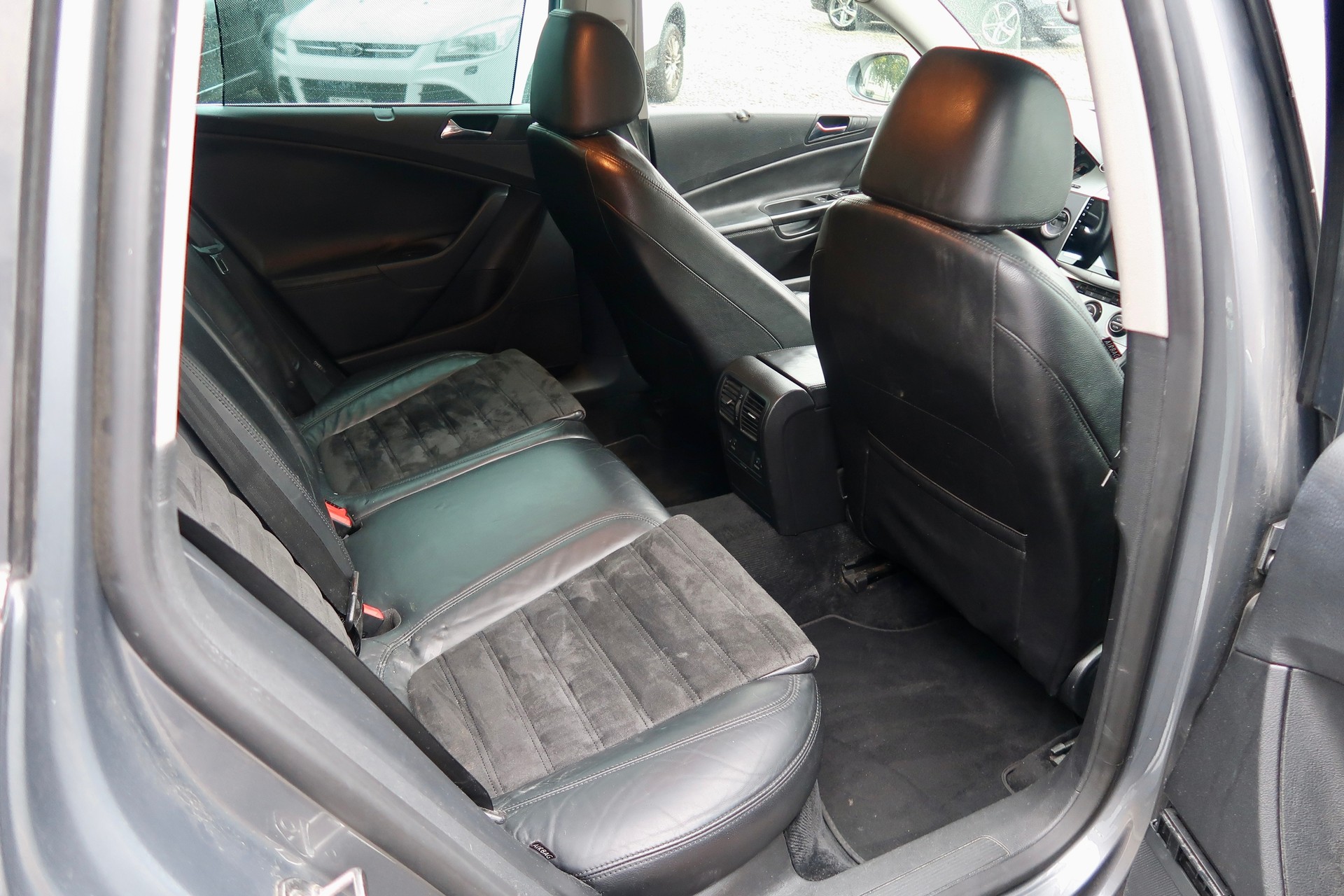 VW Passat Variant 2.0 TDI Highline-image-9