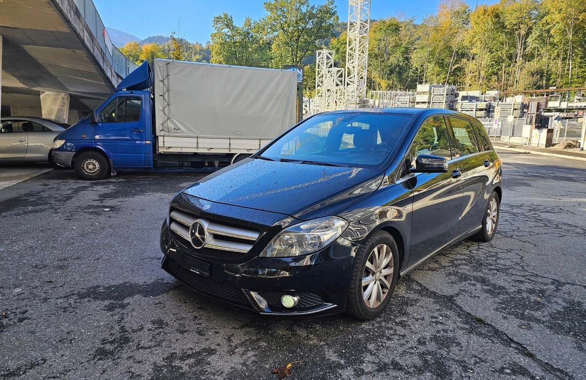 MERCEDES-BENZ B 200-image-1