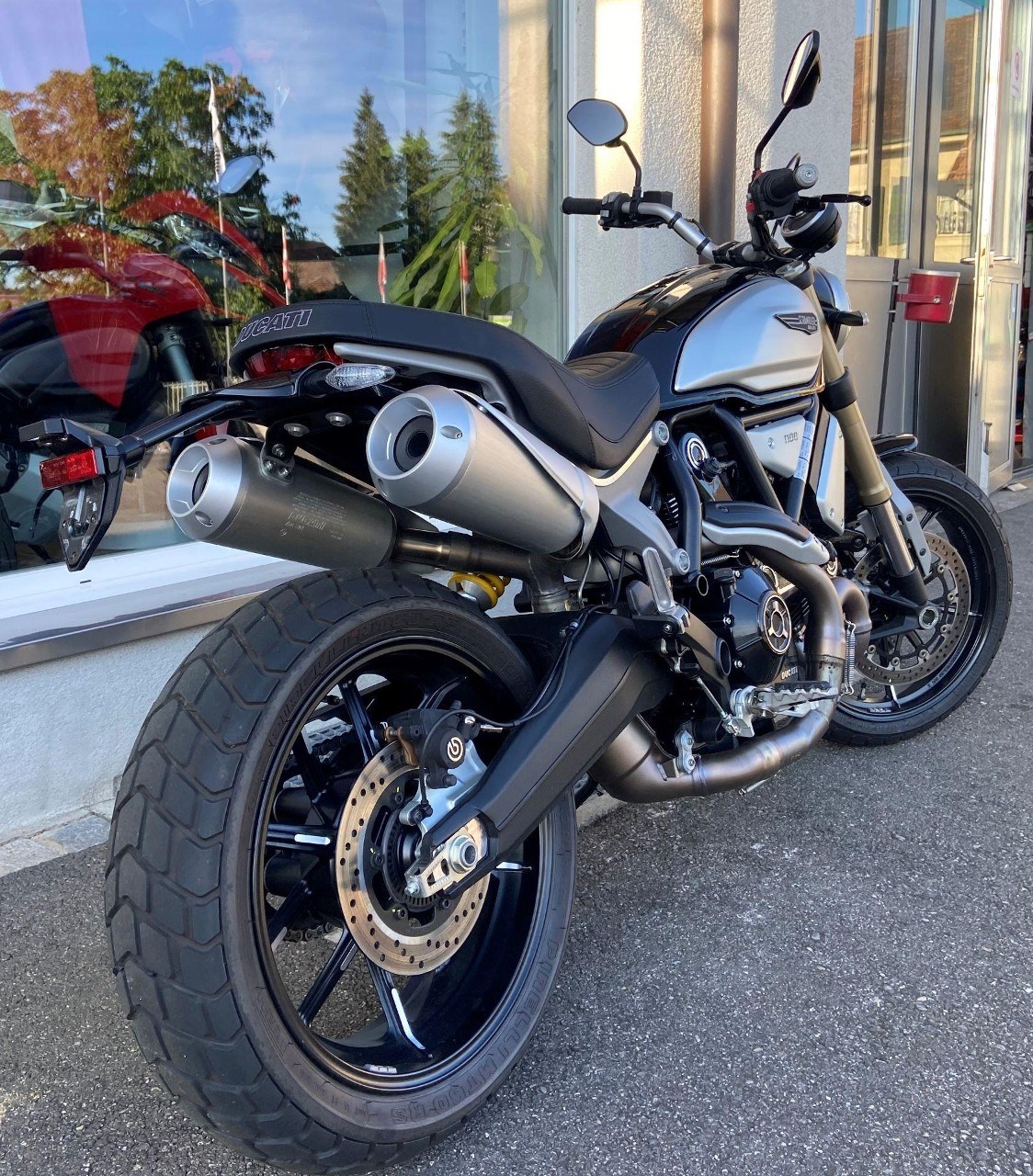 DUCATI 1100 Scrambler-showroom-element-1