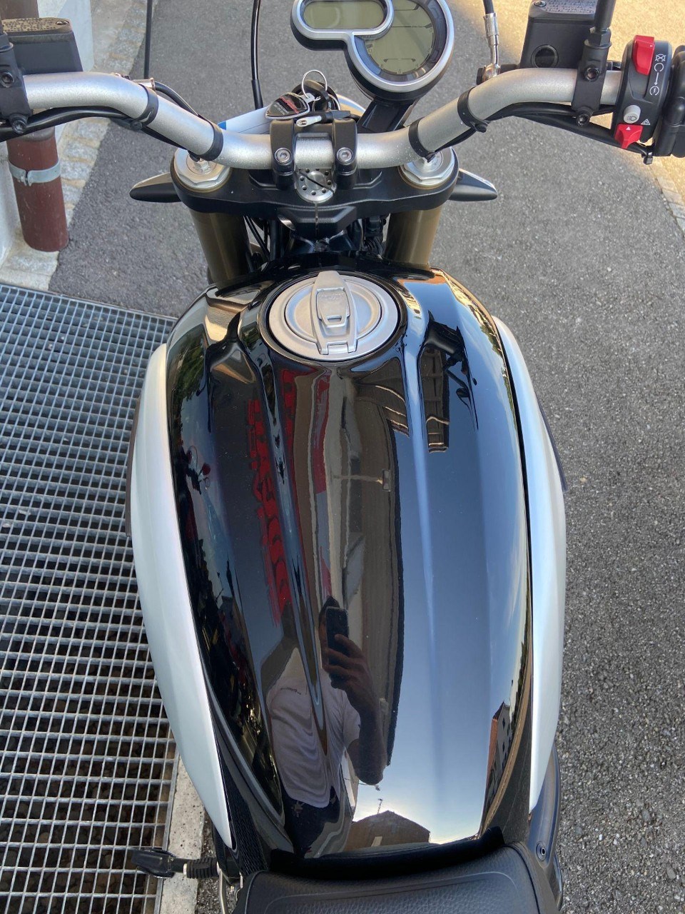 DUCATI 1100 Scrambler-showroom-element-3