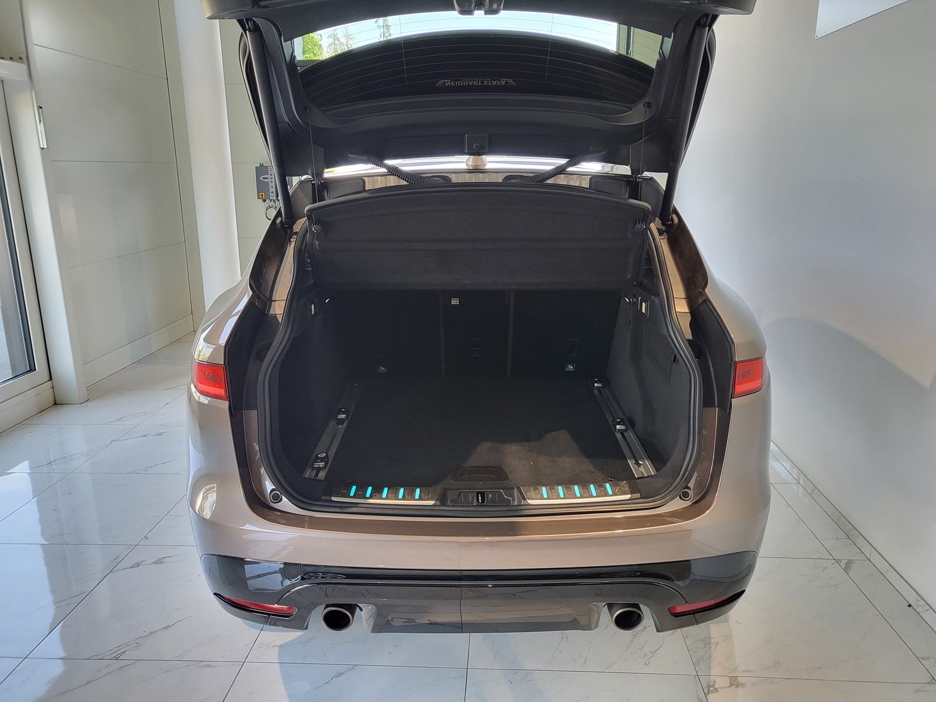 JAGUAR F-Pace 3.0 V6 S AWD Automatik-image-7