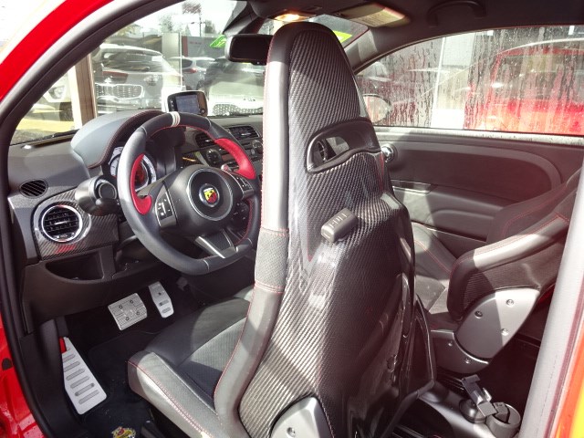 FIAT 695 ABARTH 1.4 T-Jet 180 TF-image-7