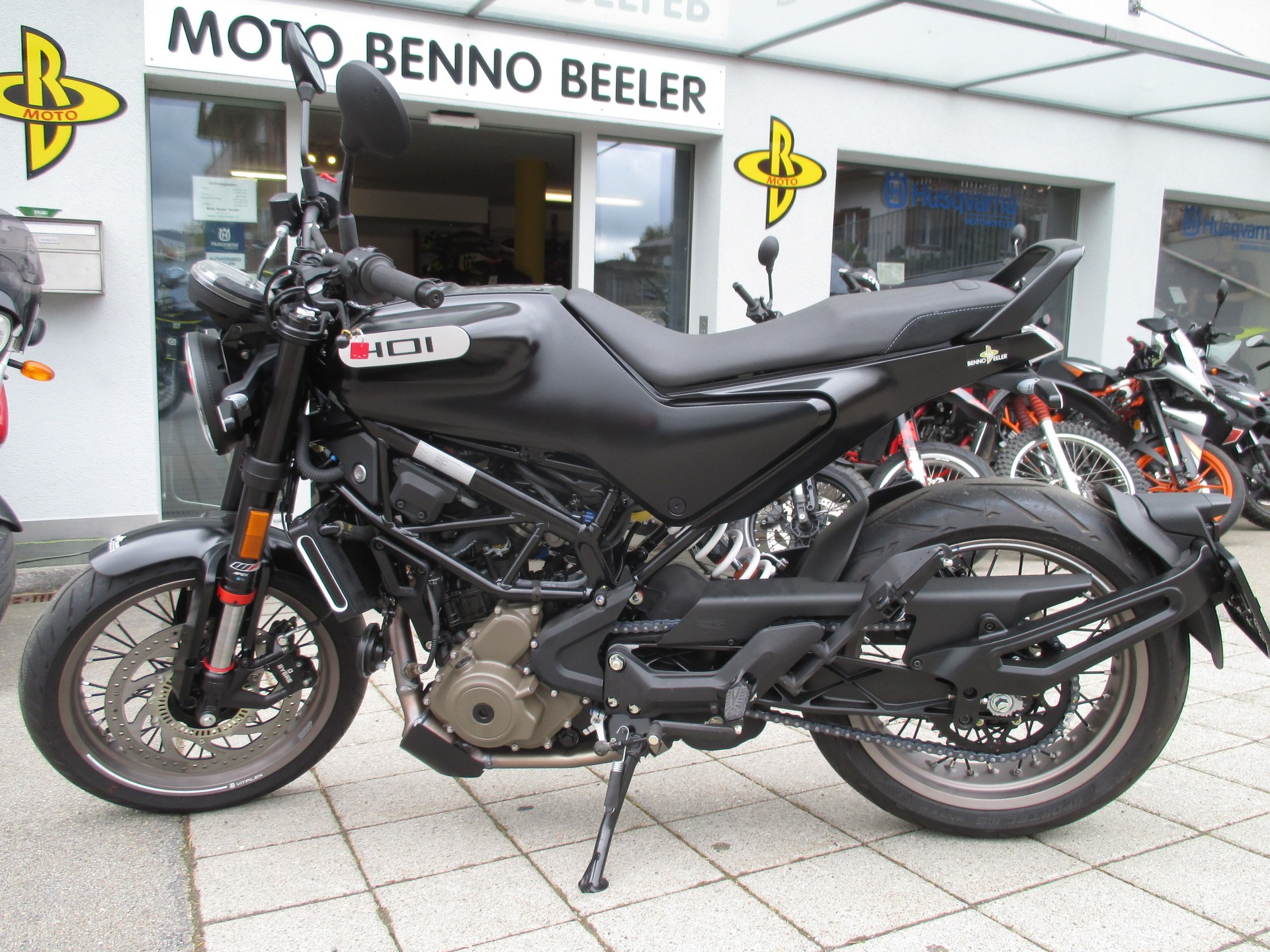 HUSQVARNA Svartpilen 401 2022