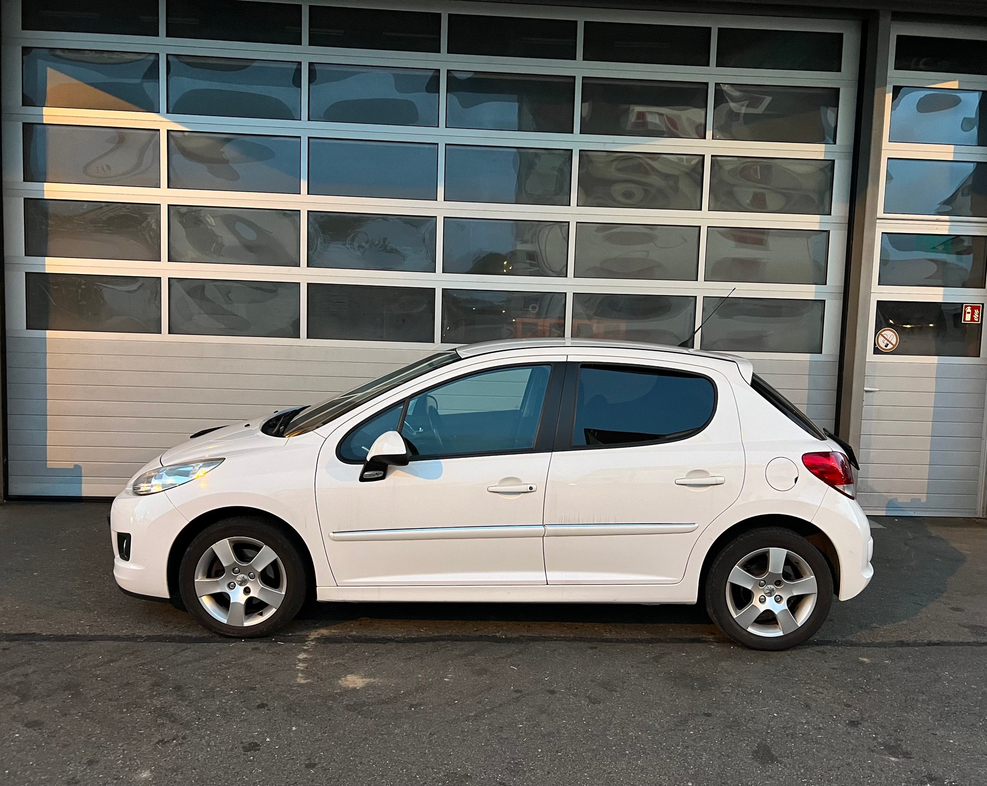 PEUGEOT 207 1.6 16V Sport-image-1