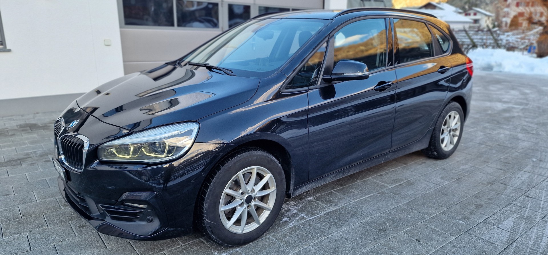 BMW 218d xDrive Active Tourer Steptronic Sport Line-image-2