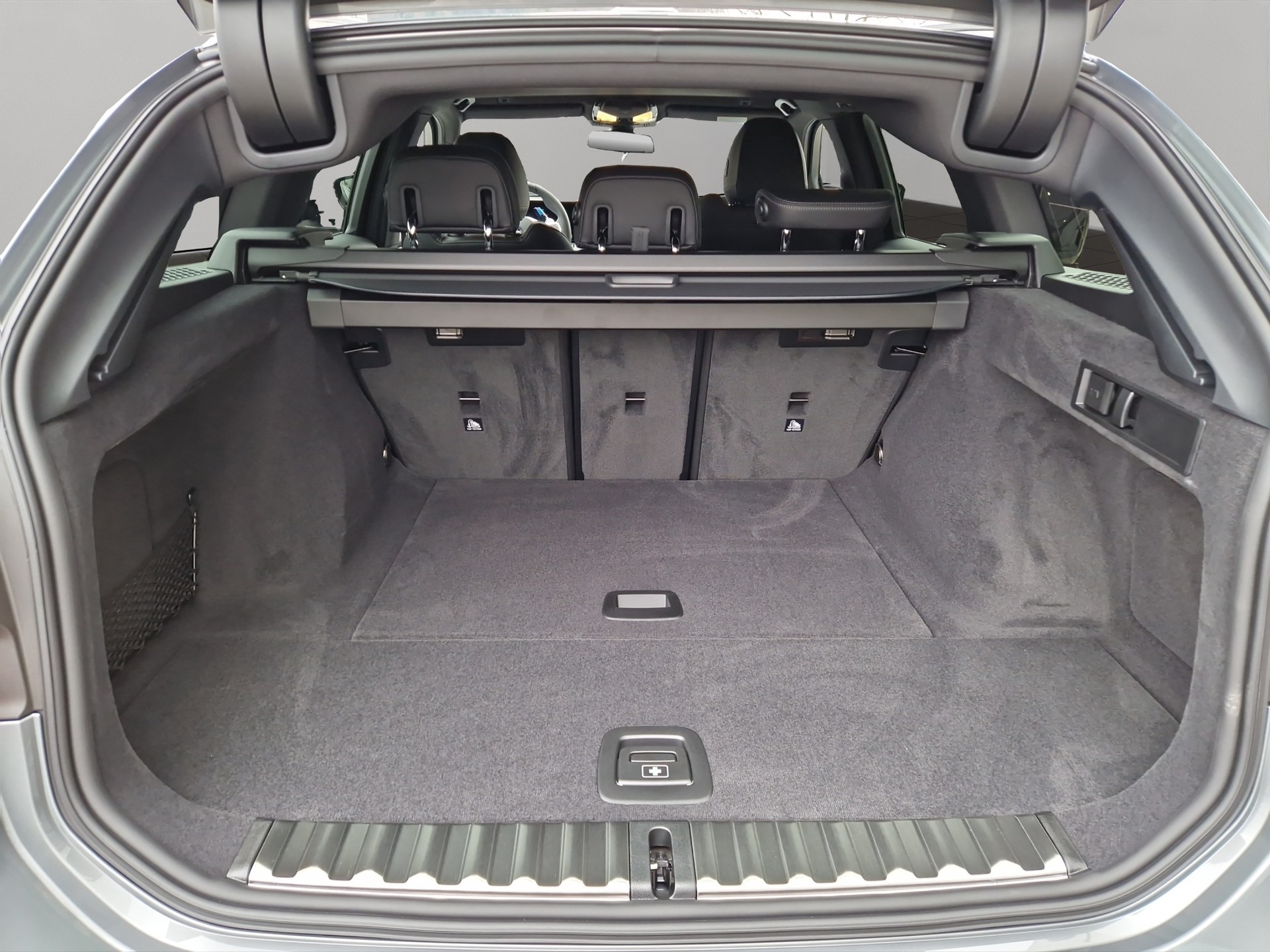 BMW 320d xDrive 48V Touring Steptronic M Sport-image-16