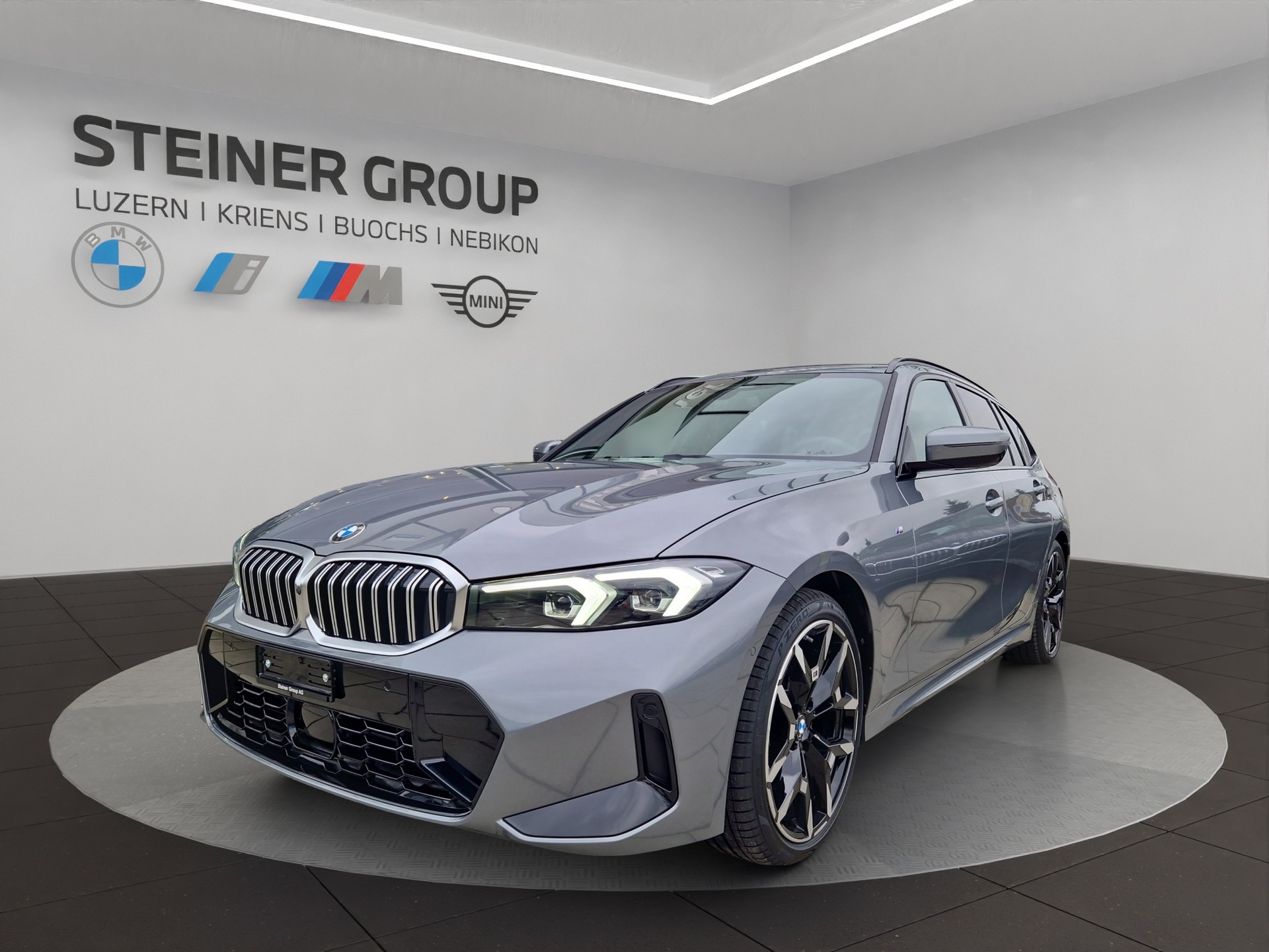 BMW 320d xDrive 48V Touring Steptronic M Sport-image-0