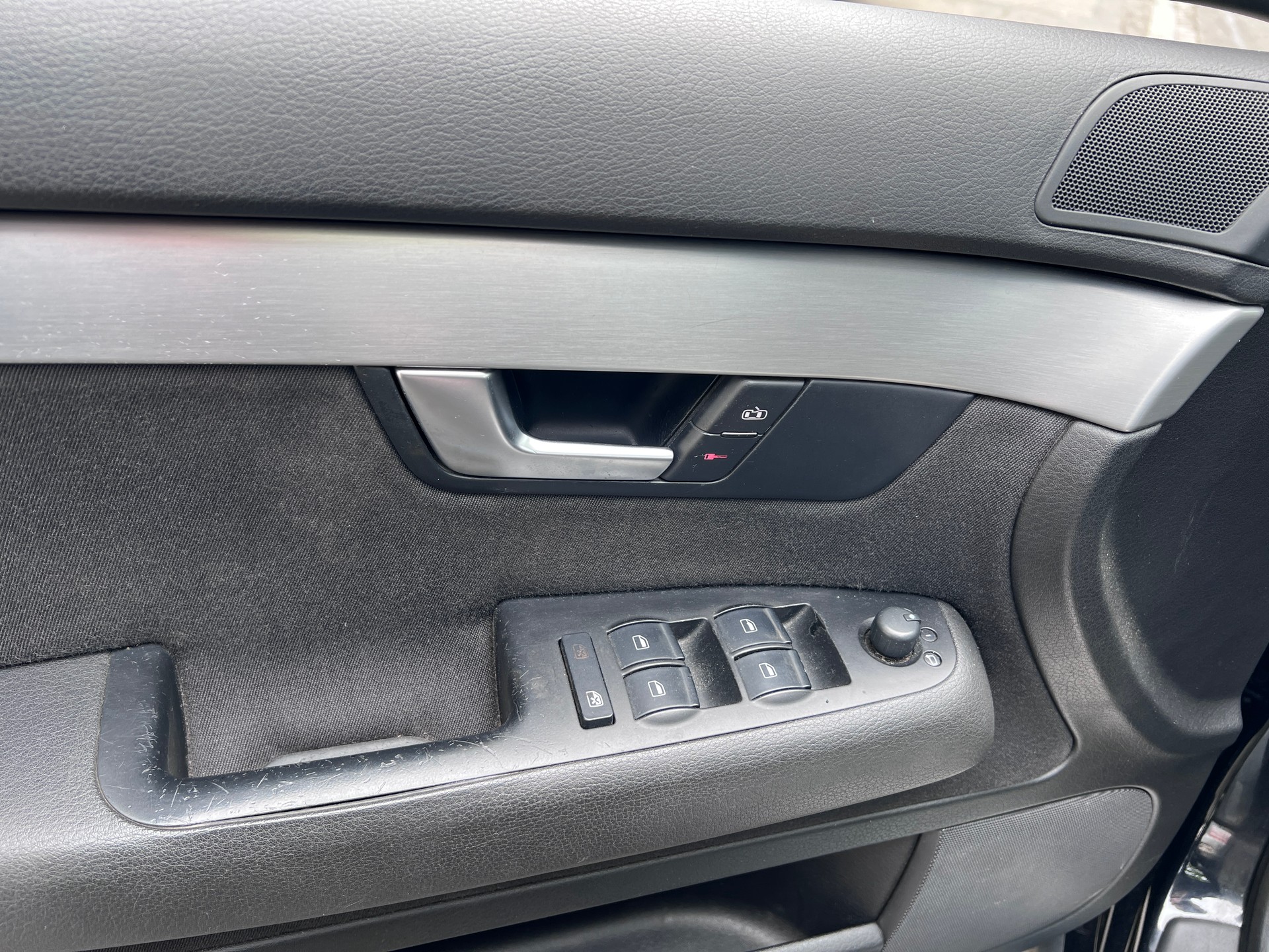 AUDI A4 Avant 1.8 Turbo-image-14