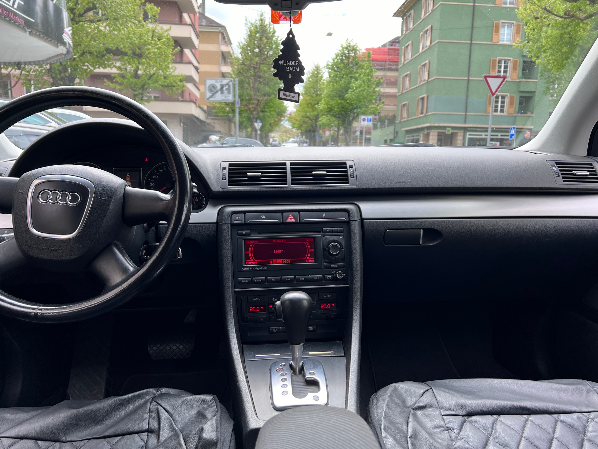 AUDI A4 Avant 1.8 Turbo-image-12