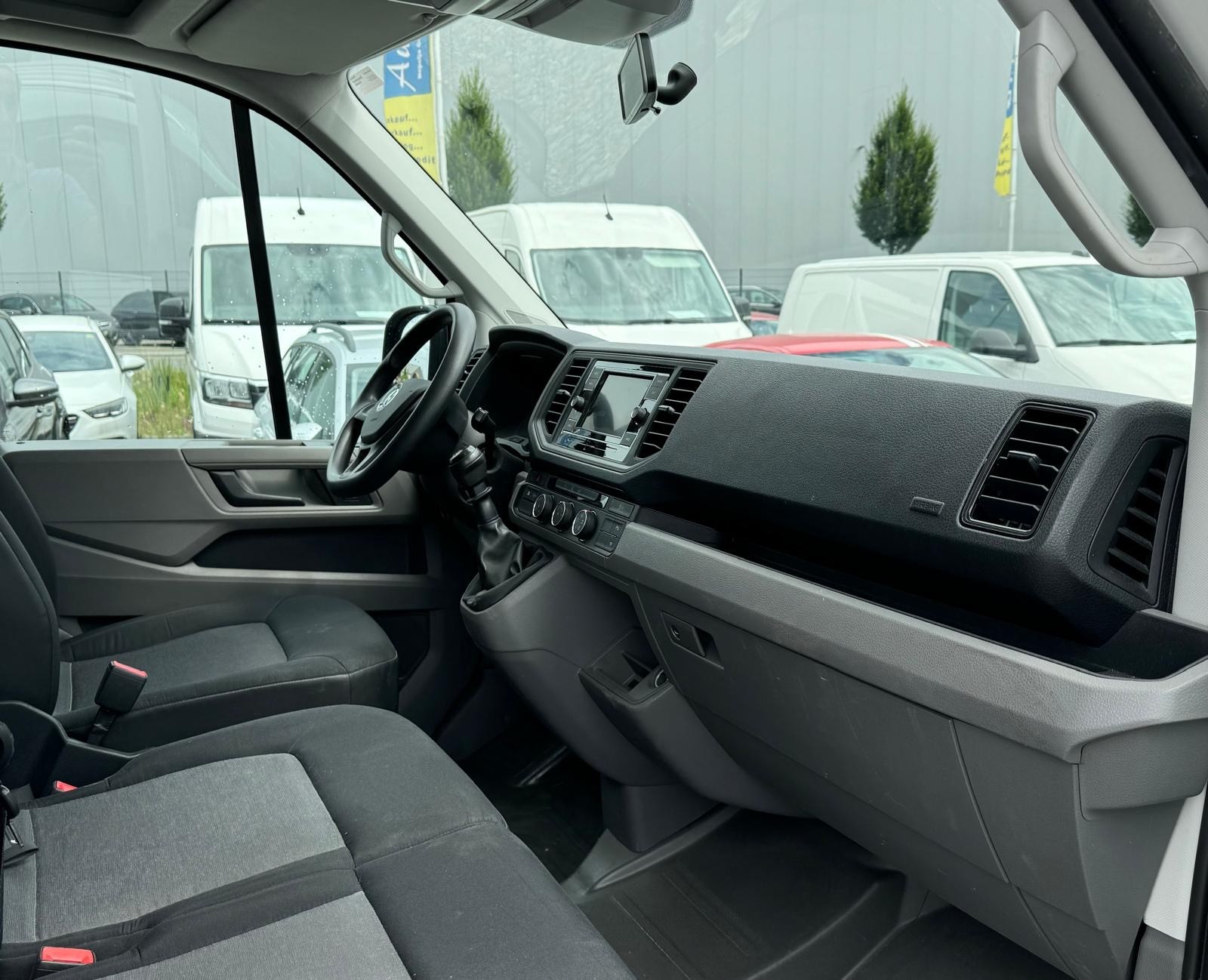 VW Crafter 35 2.0 TDI L4-image-9