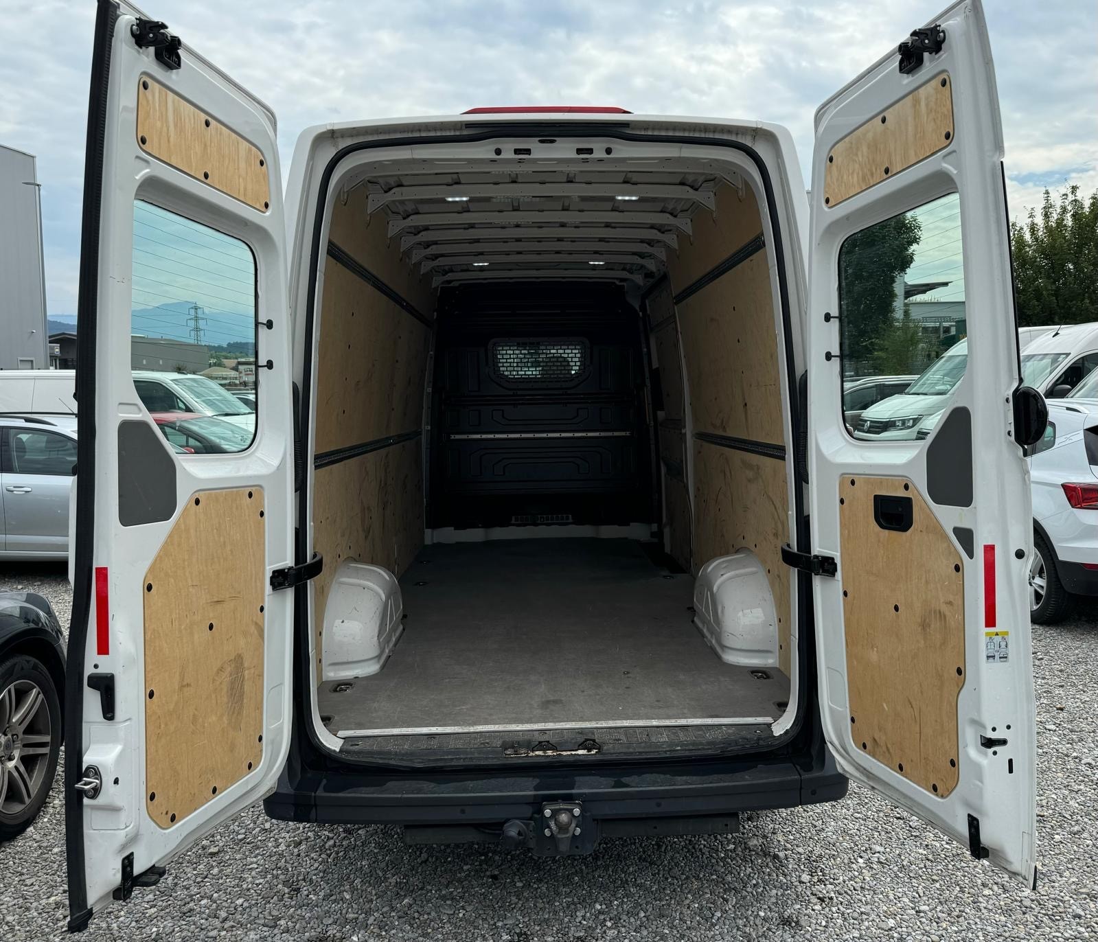 VW Crafter 35 2.0 TDI L4-image-8
