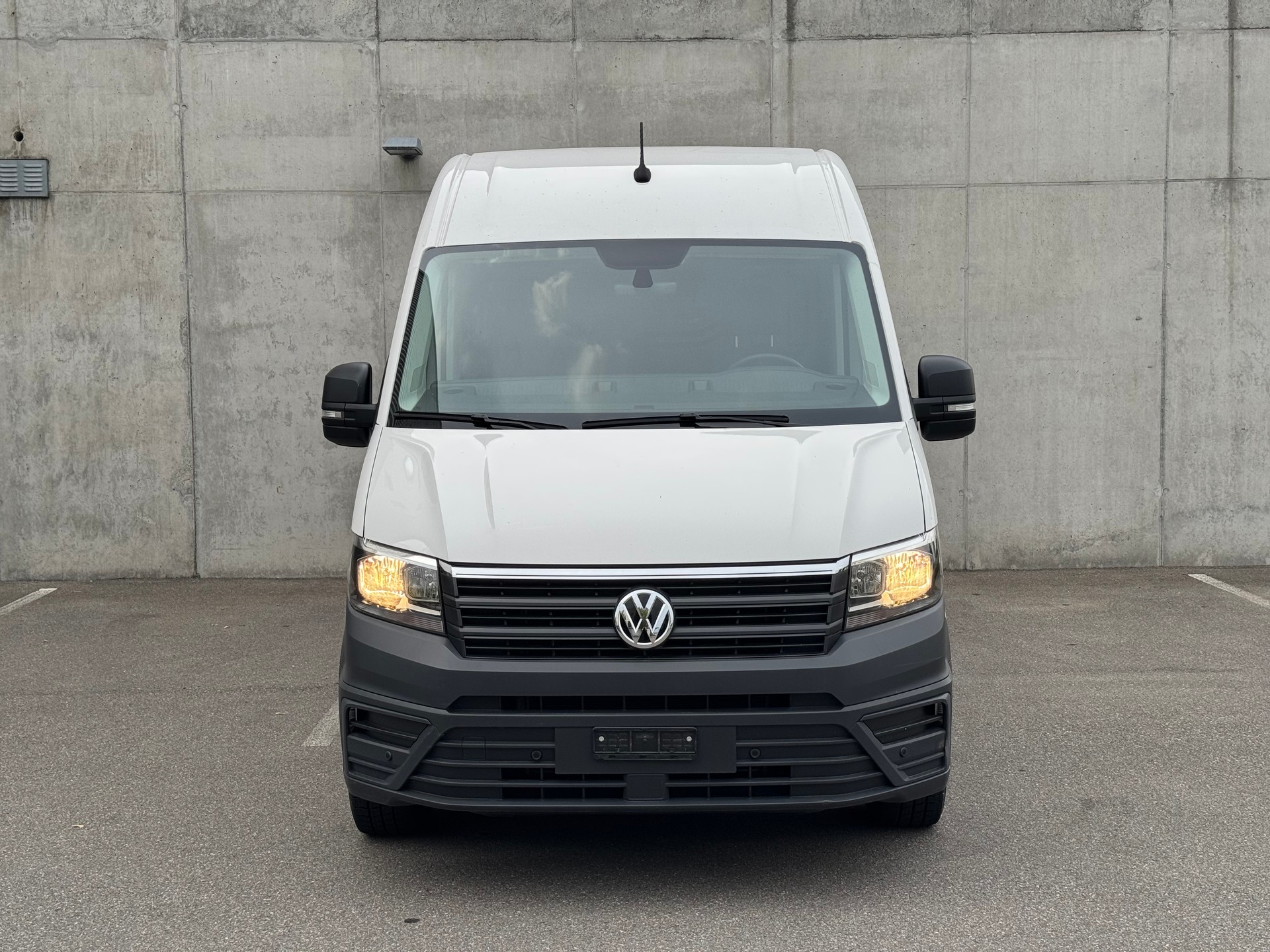 VW Crafter 35 2.0 TDI L4-image-1