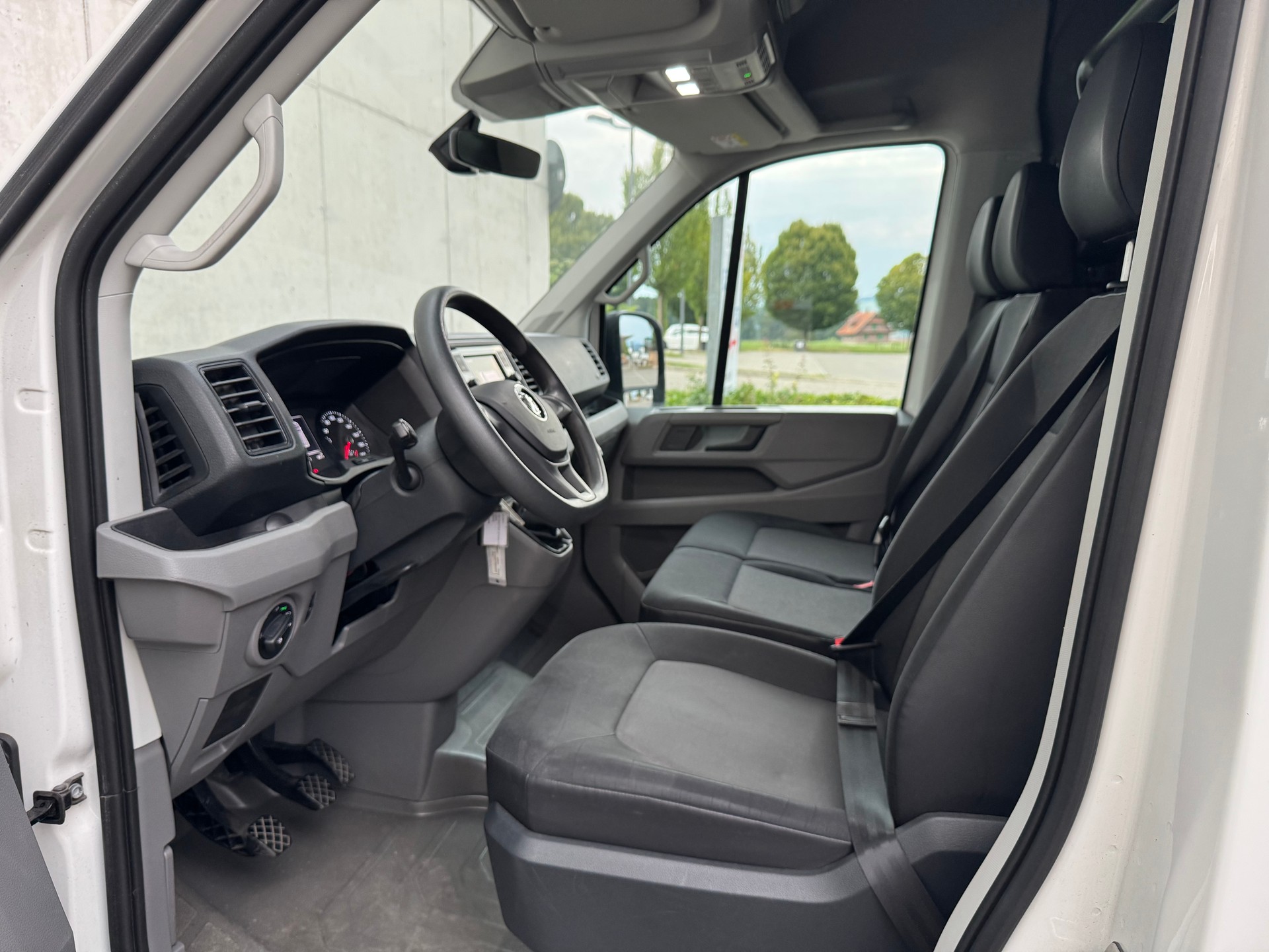 VW Crafter 35 2.0 TDI L4-image-7