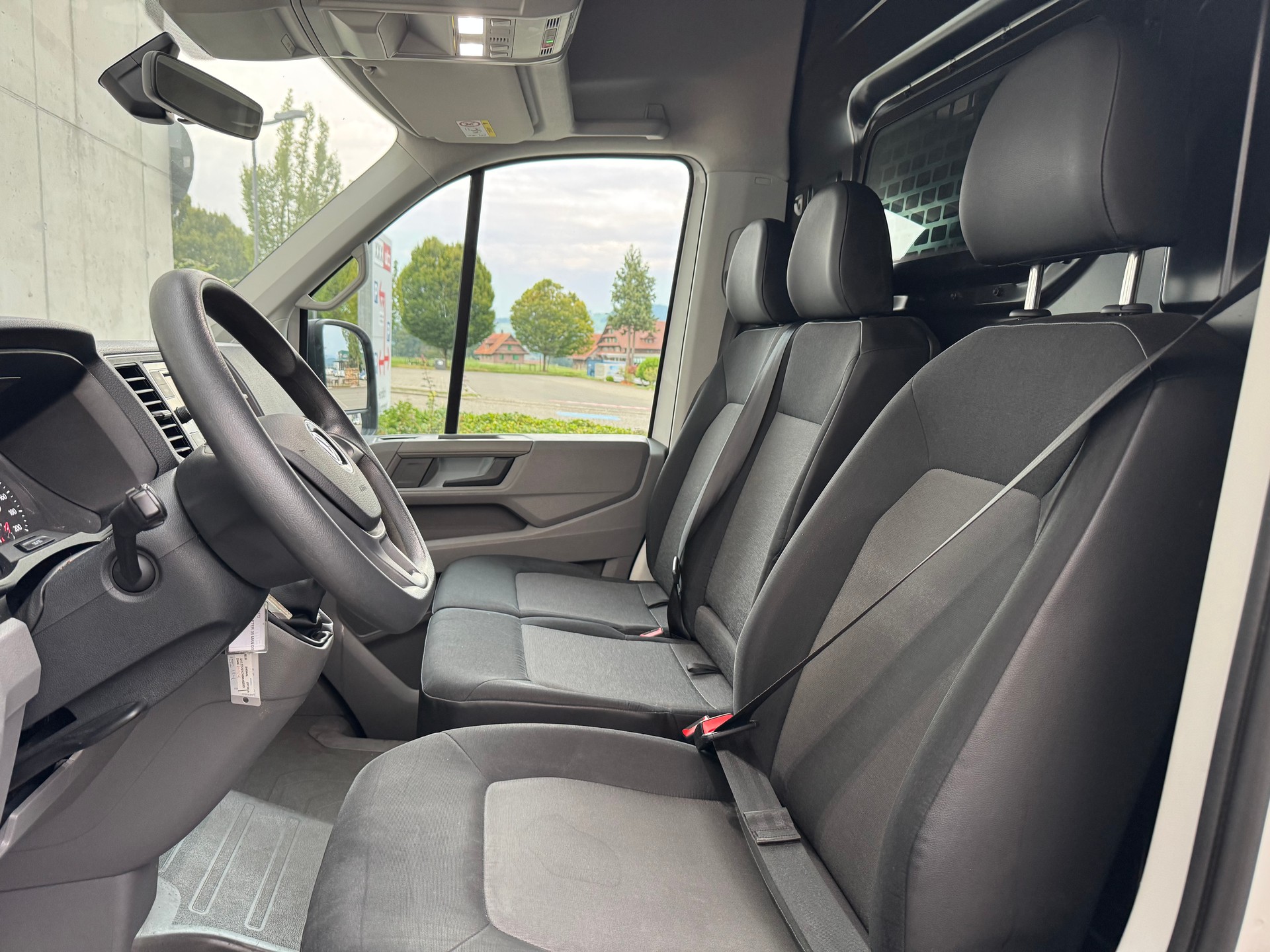 VW Crafter 35 2.0 TDI L4-image-8