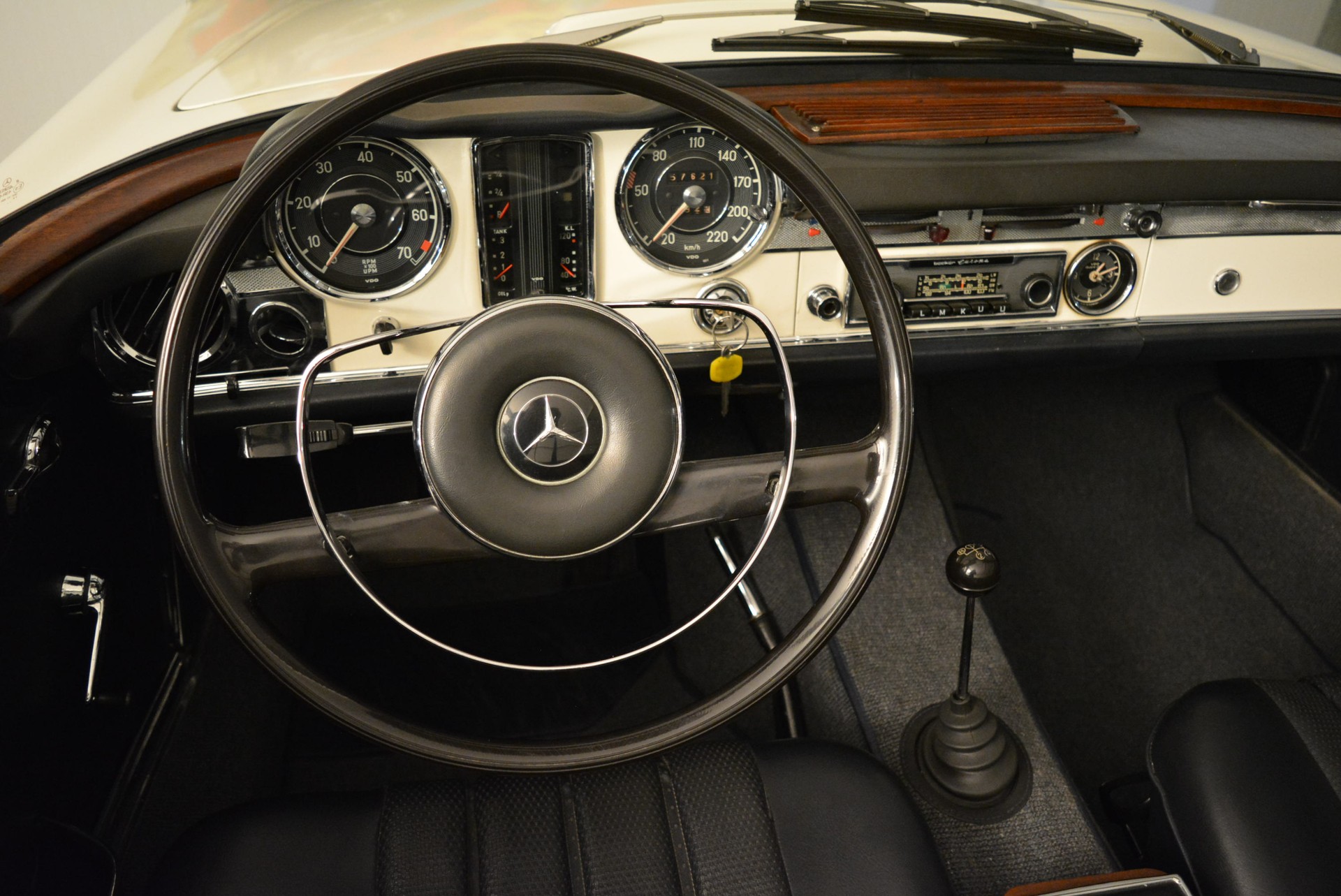 MERCEDES-BENZ 230 SL Pagoda-image-11