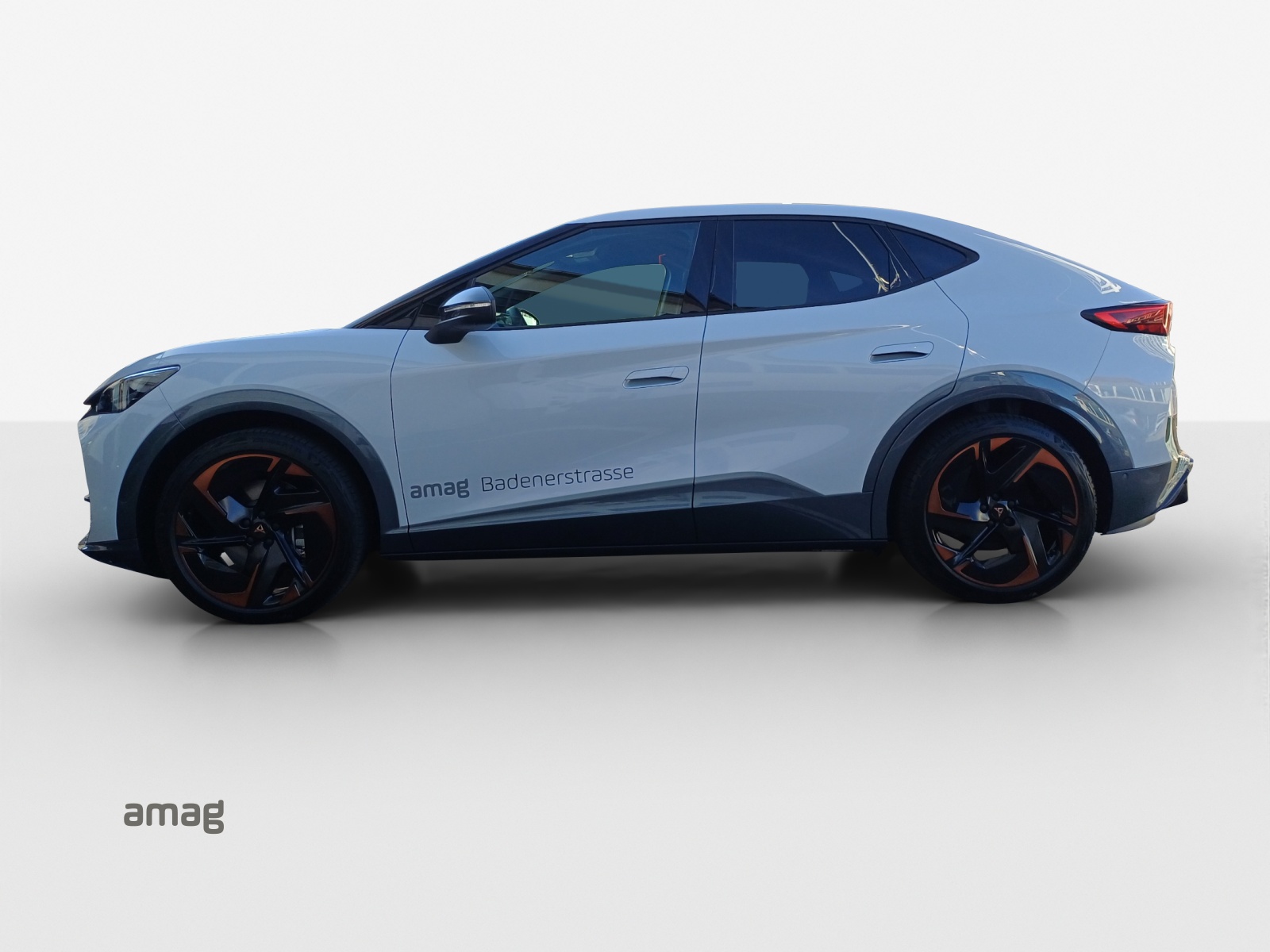 CUPRA Tavascan Type 9 77 kWh Adrenaline-image-1