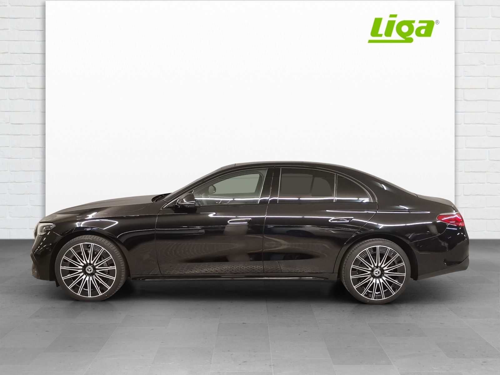 MERCEDES-BENZ E 220 d AMG Line 4Matic-image-0
