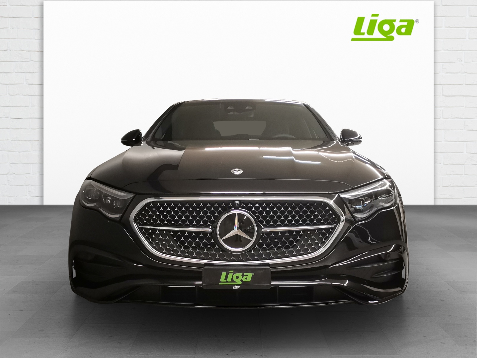 MERCEDES-BENZ E 220 d AMG Line 4Matic-image-2