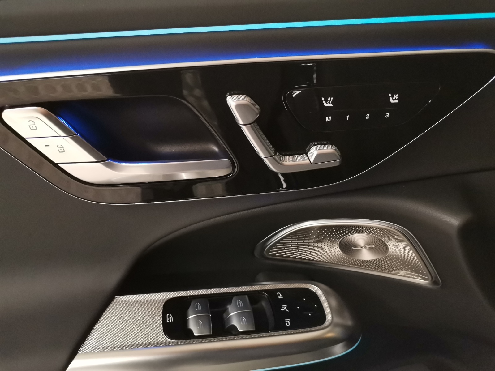 MERCEDES-BENZ E 220 d AMG Line 4Matic-image-12