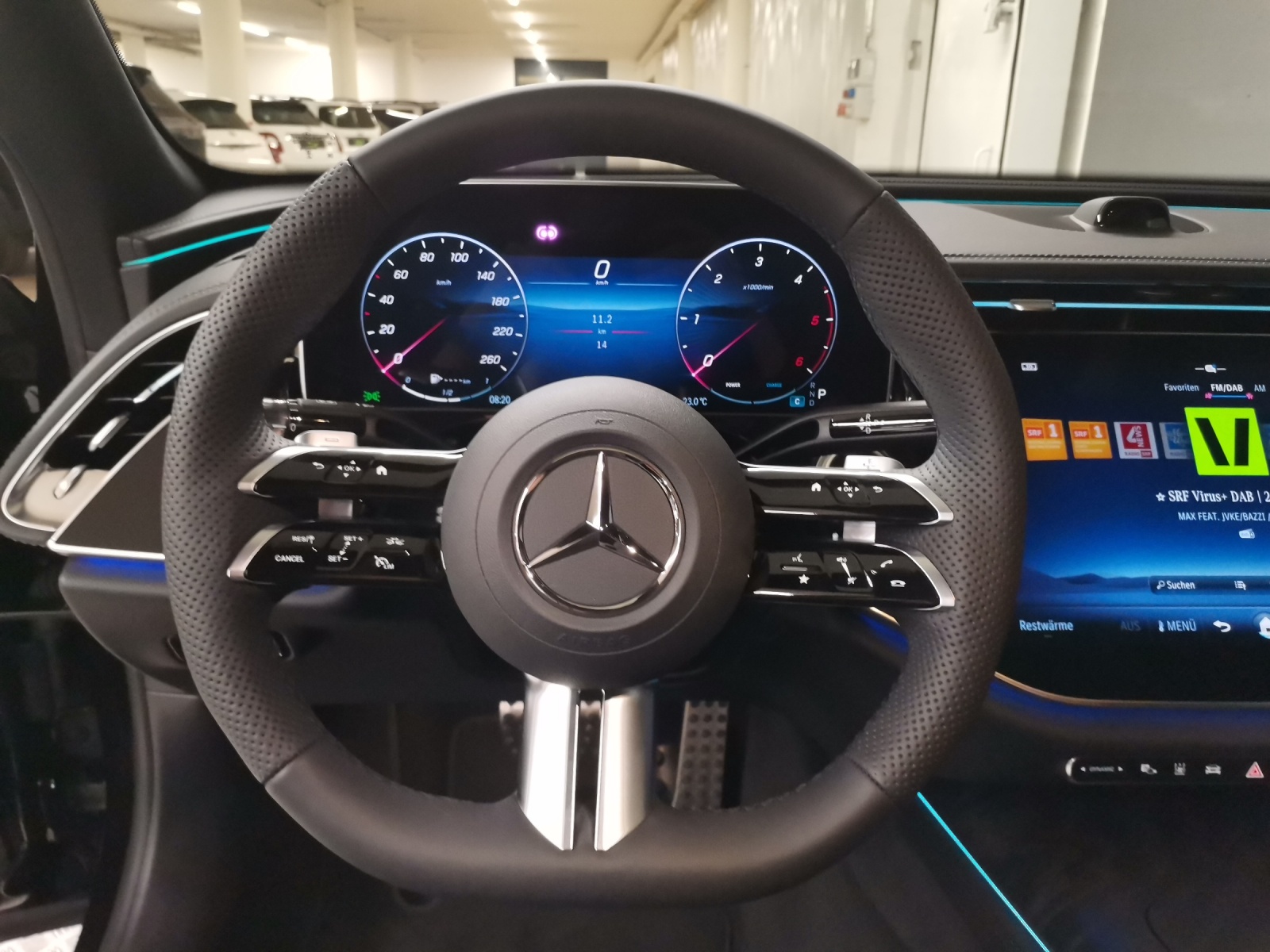 MERCEDES-BENZ E 220 d AMG Line 4Matic-image-15
