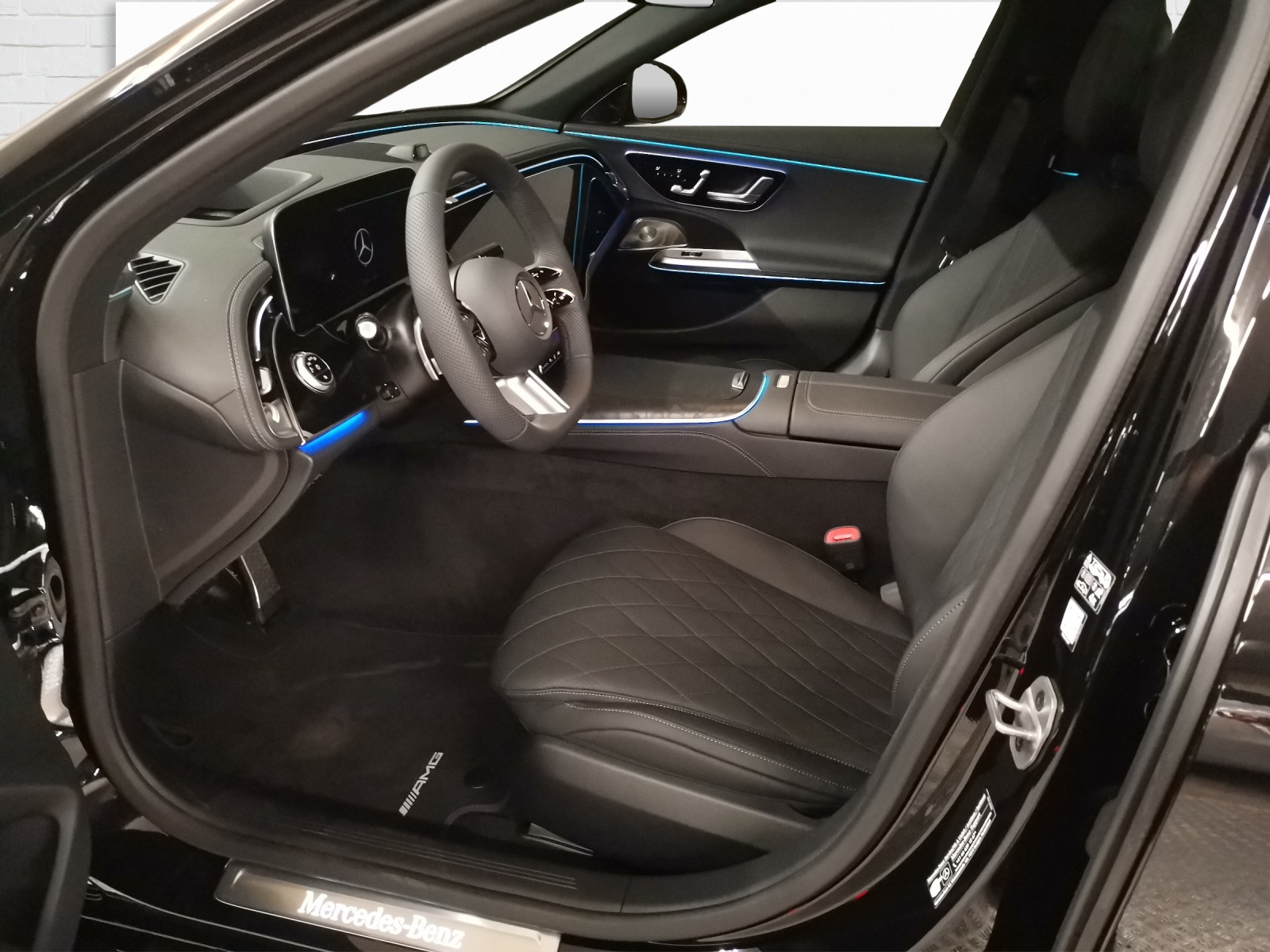 MERCEDES-BENZ E 220 d AMG Line 4Matic-image-5