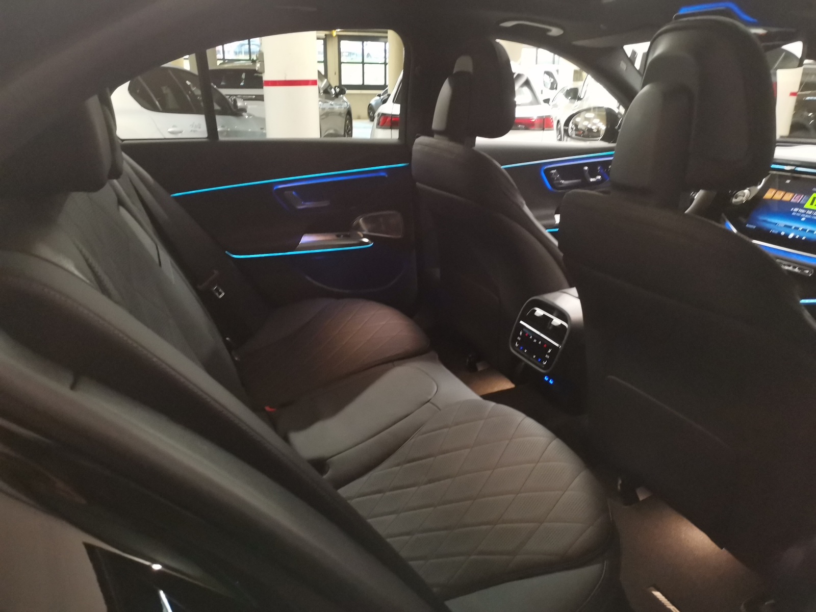 MERCEDES-BENZ E 220 d AMG Line 4Matic-image-9