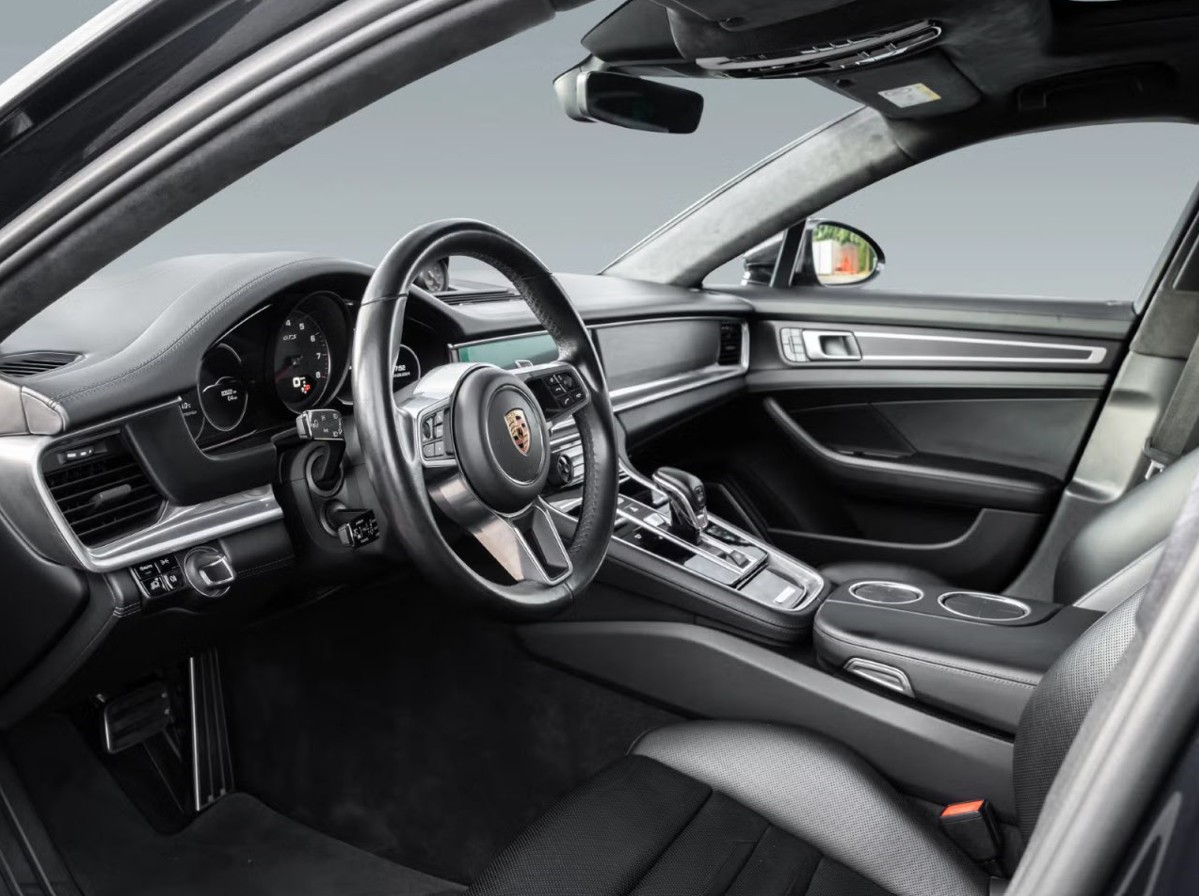 PORSCHE Panamera GTS PDK-image-10