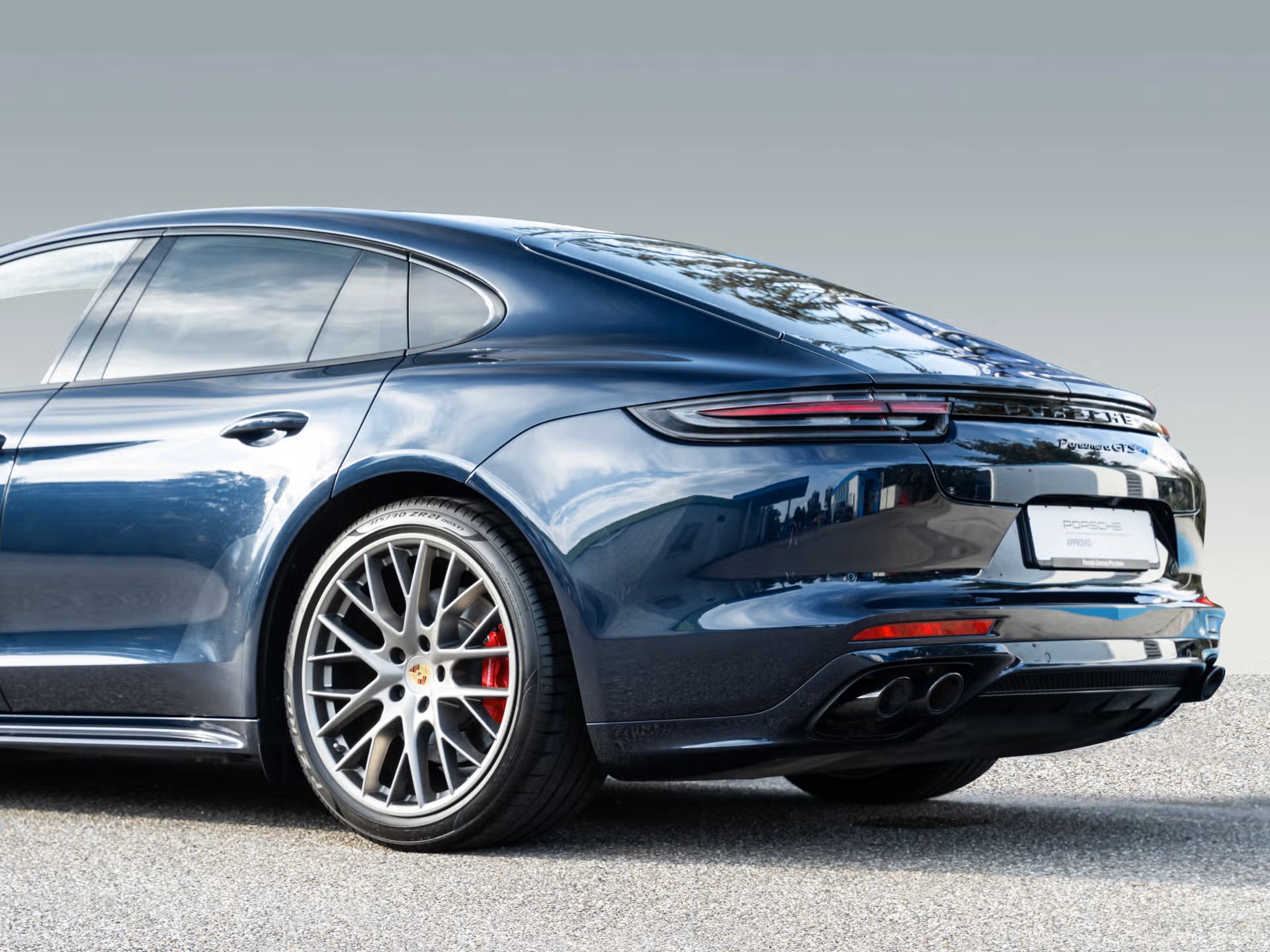 PORSCHE Panamera GTS PDK-image-7
