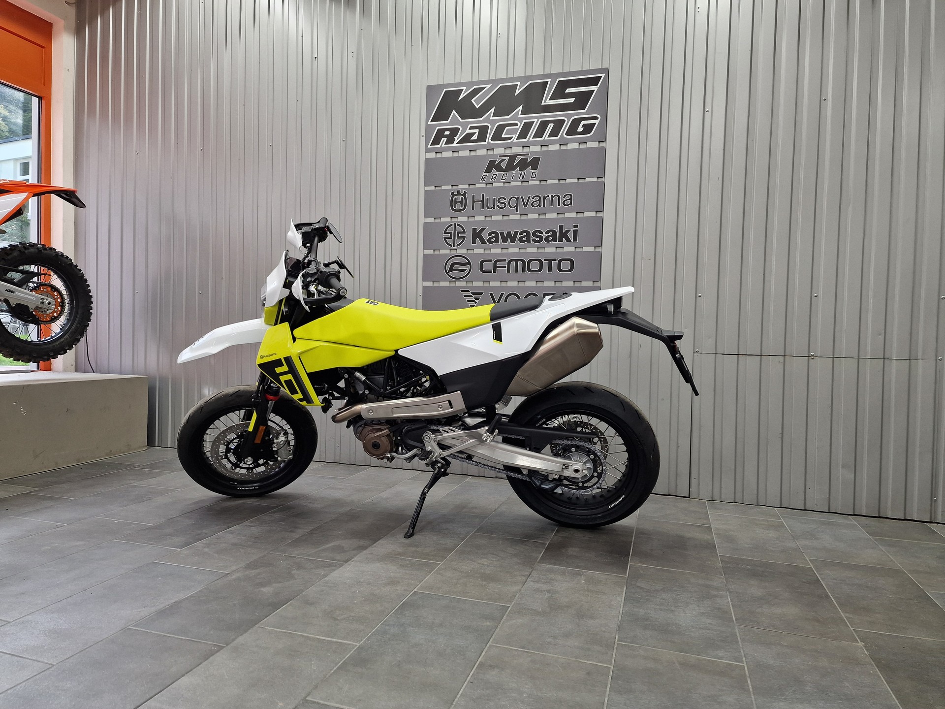 HUSQVARNA 701 Supermoto (35kW)-image-5