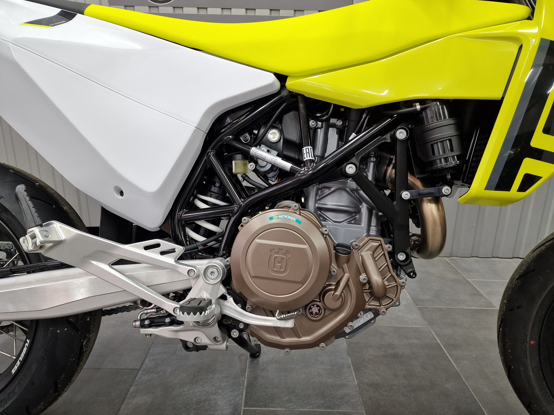 HUSQVARNA 701 Supermoto (35kW)-image-8