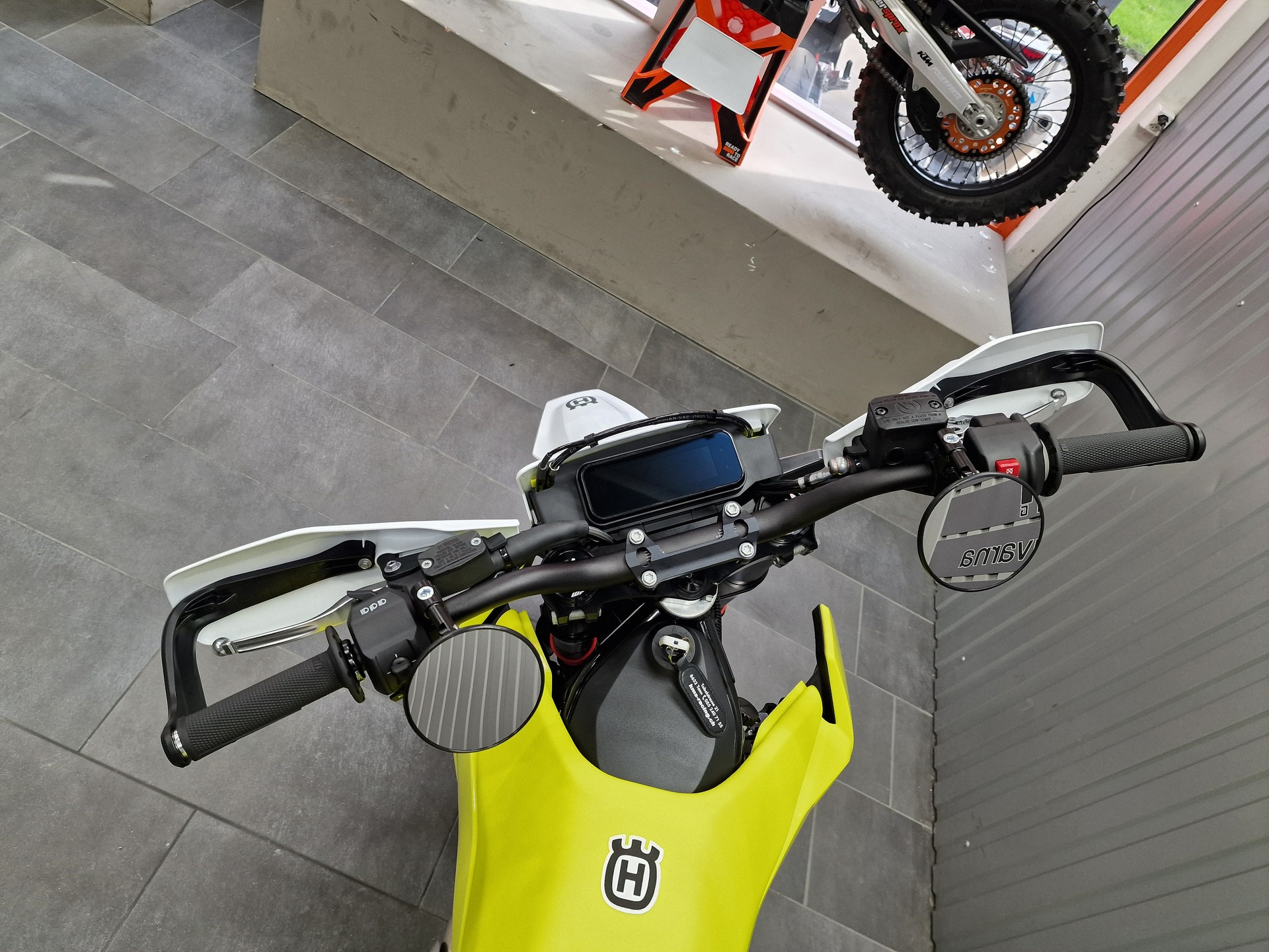 HUSQVARNA 701 Supermoto (35kW)-image-7