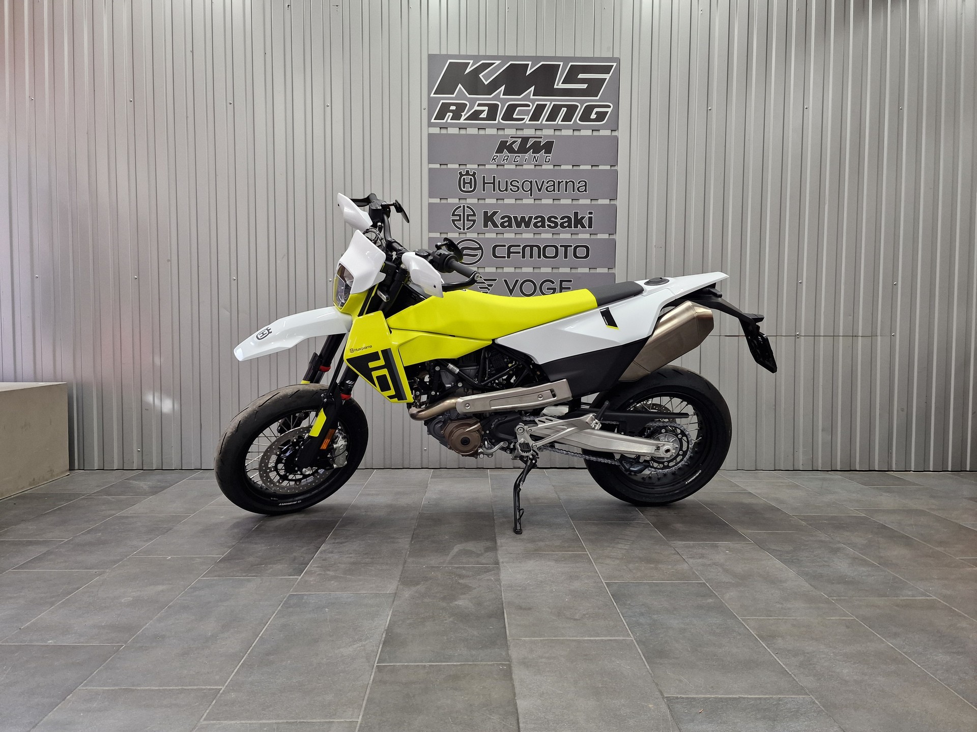 HUSQVARNA 701 Supermoto (35kW)-showroom-element-3