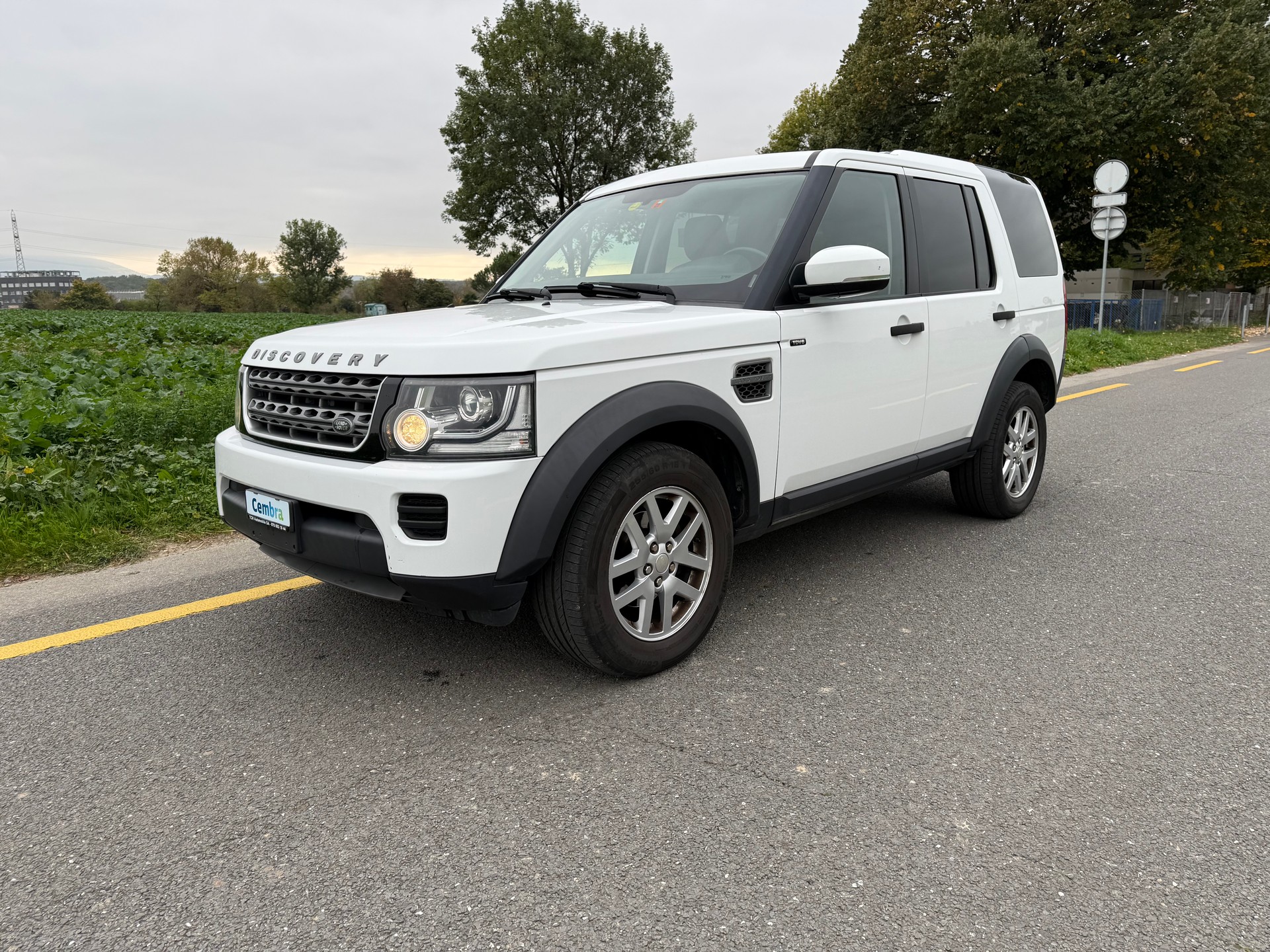 LAND ROVER Discovery 3.0 SDV6 SE Origine Suisse.-Non fumeur.-Services suivi régulier expertisé du jour. garantie 12 mois
