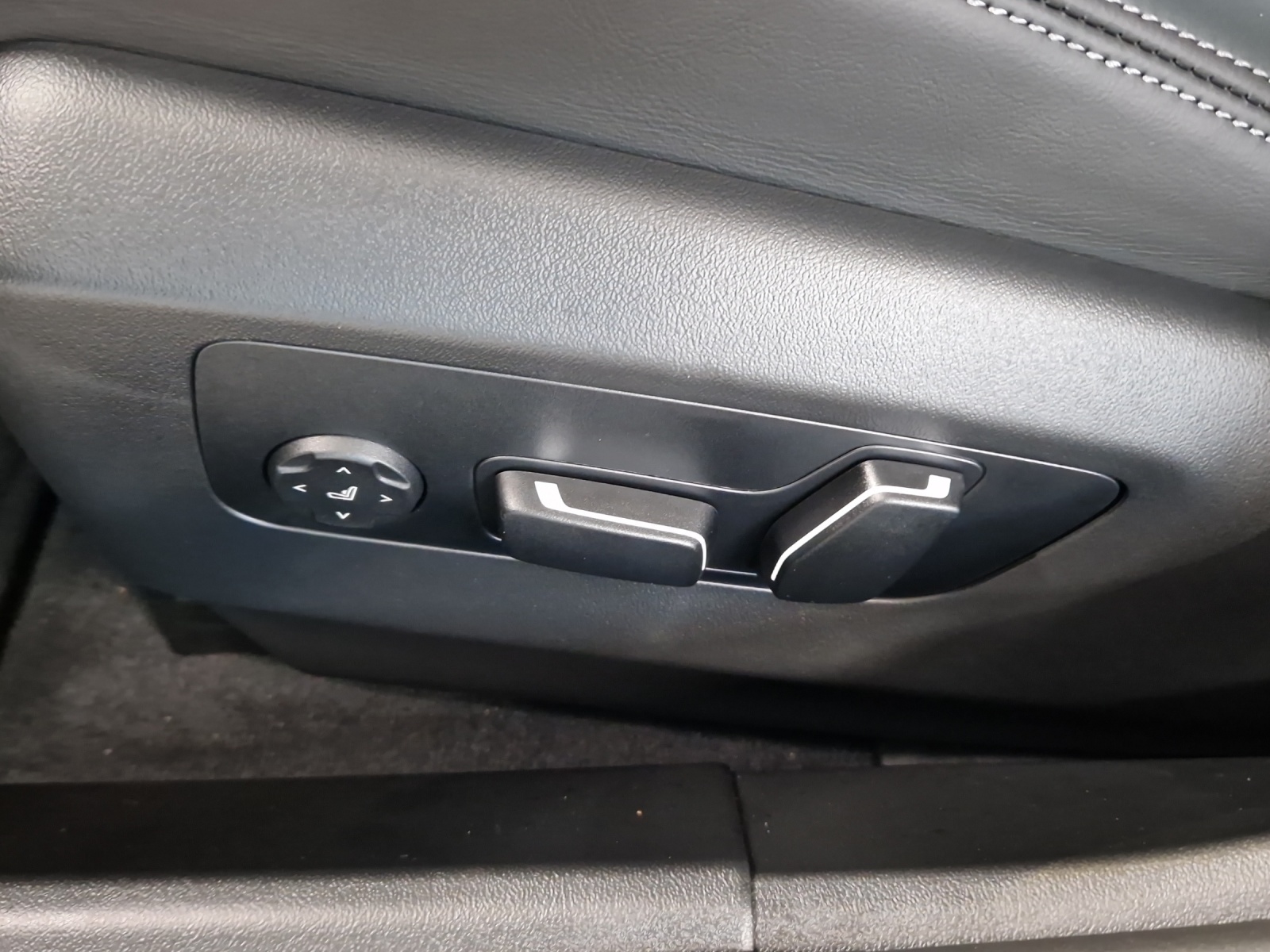 BMW M5 xDrive Touring-image-14