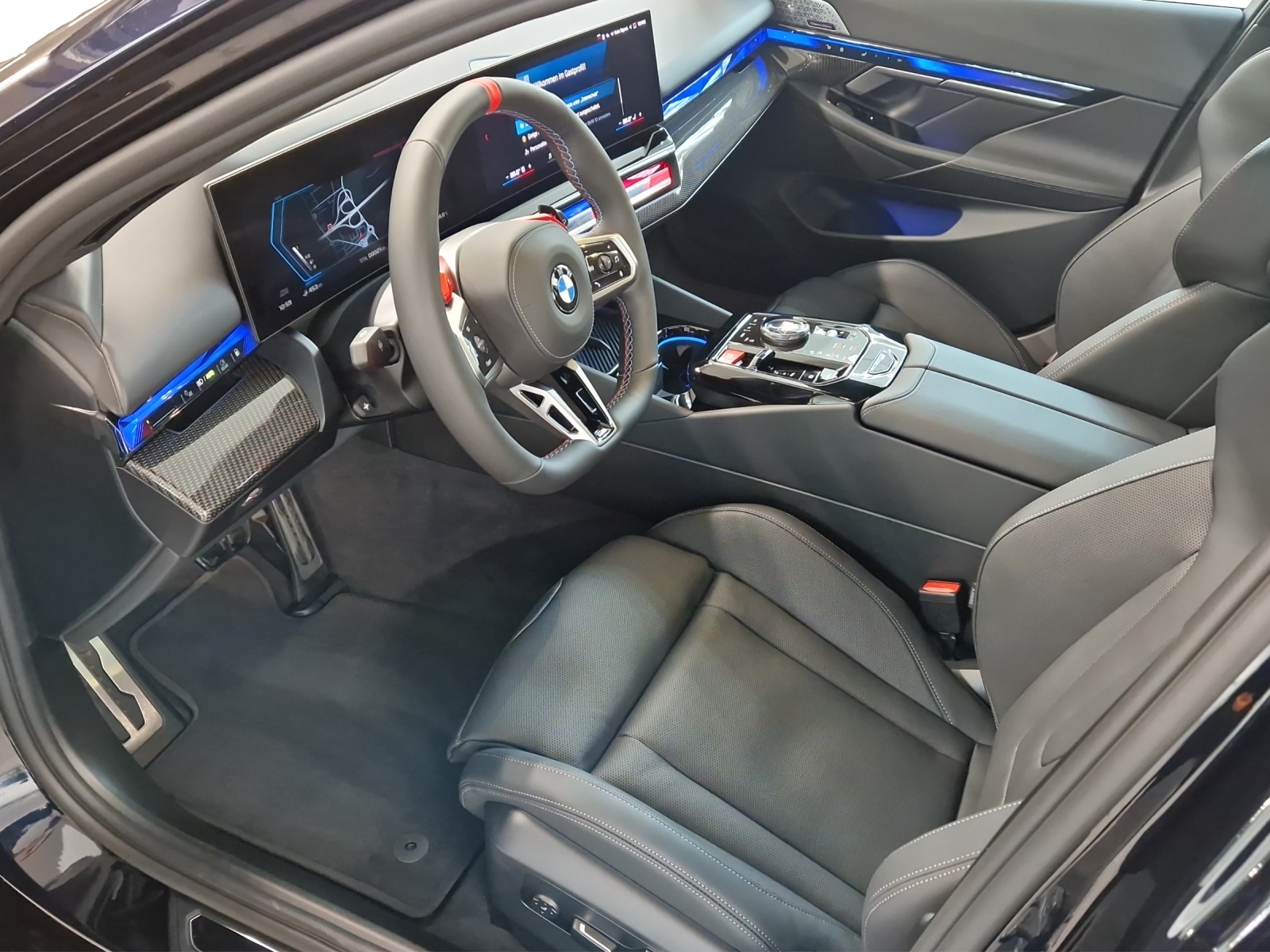 BMW M5 xDrive Touring-image-12