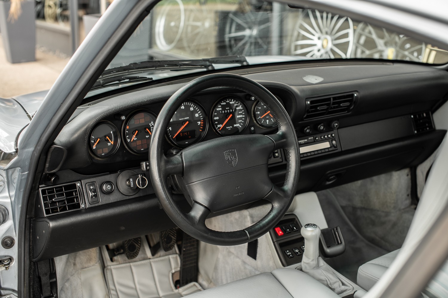 PORSCHE 911 Carrera 4S-image-7