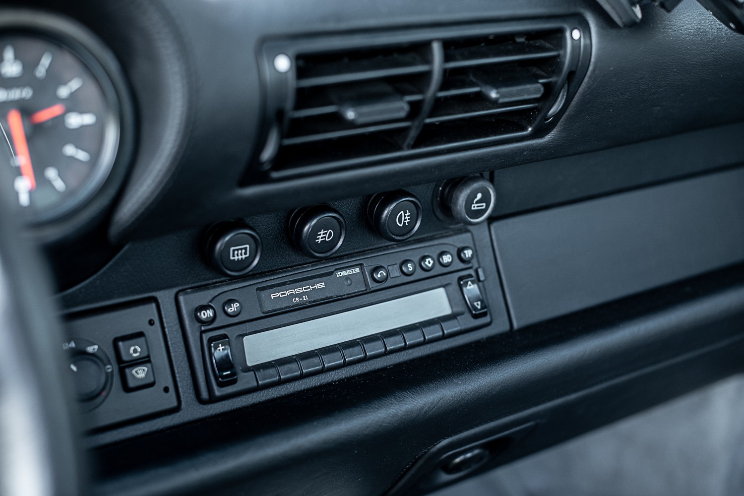 PORSCHE 911 Carrera 4S-image-8