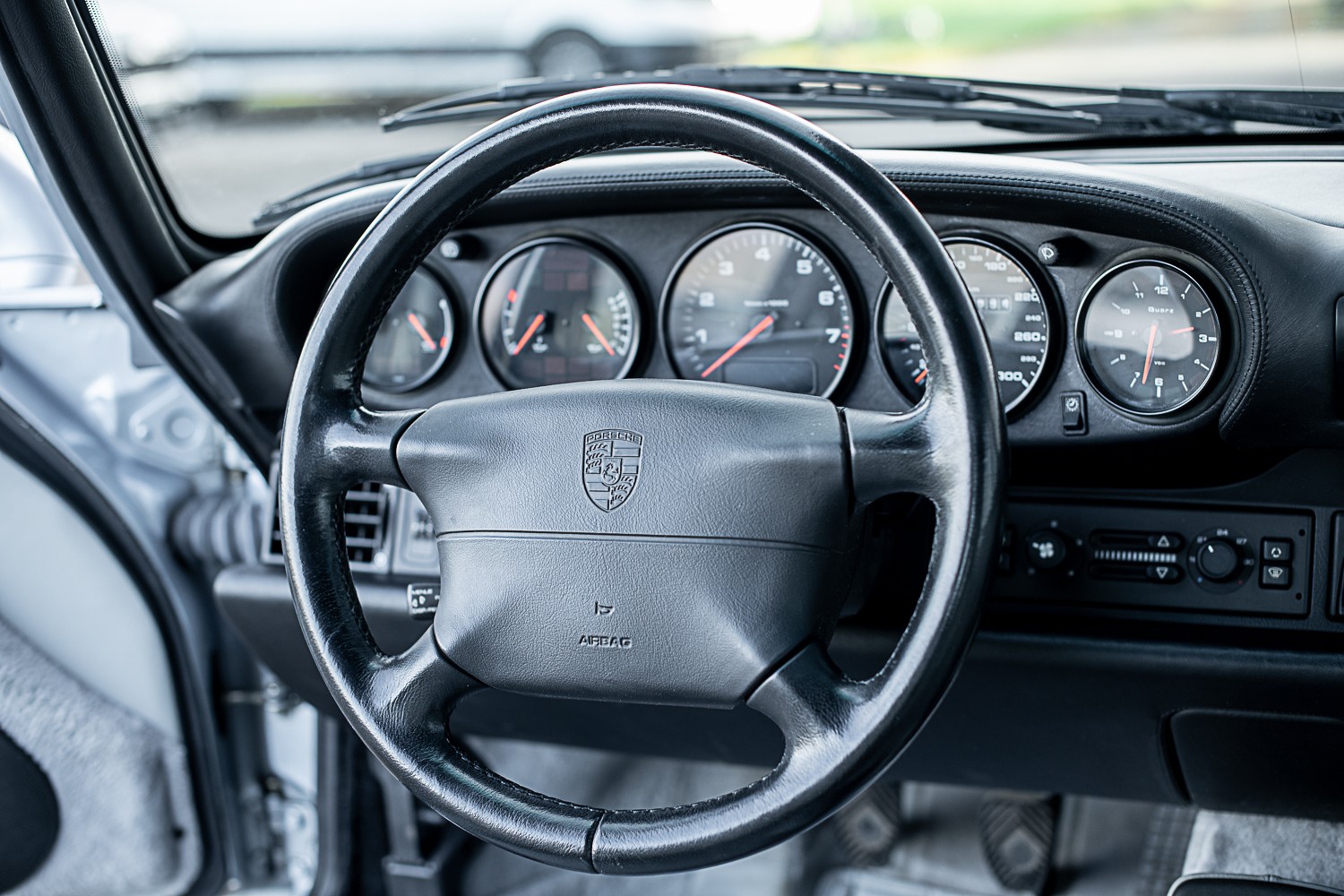 PORSCHE 911 Carrera 4S-image-10