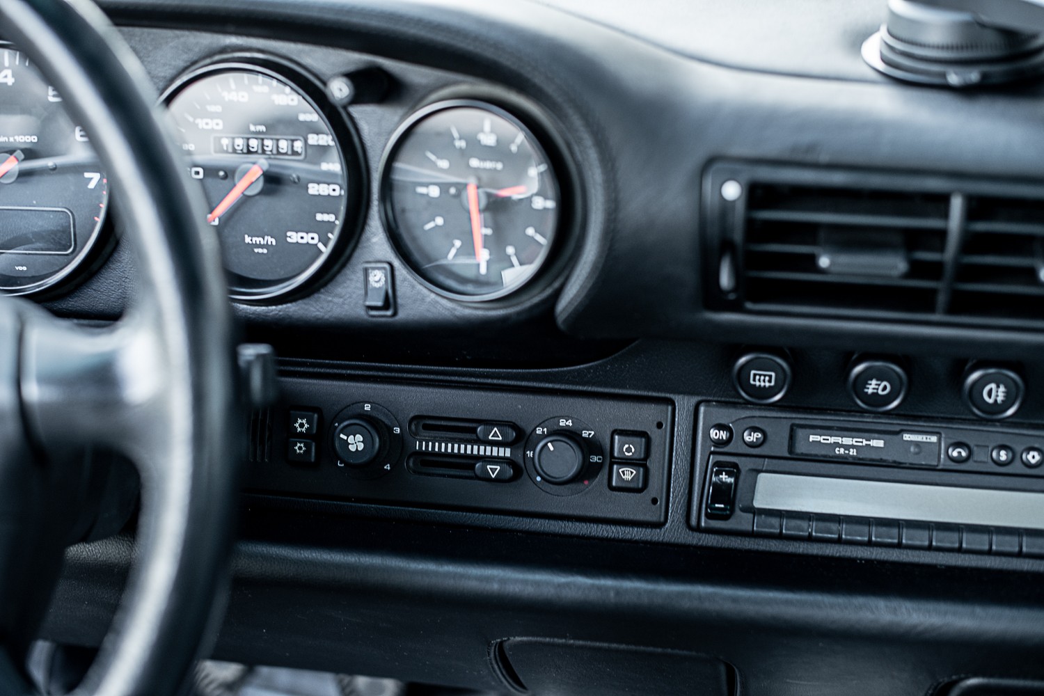 PORSCHE 911 Carrera 4S-image-9