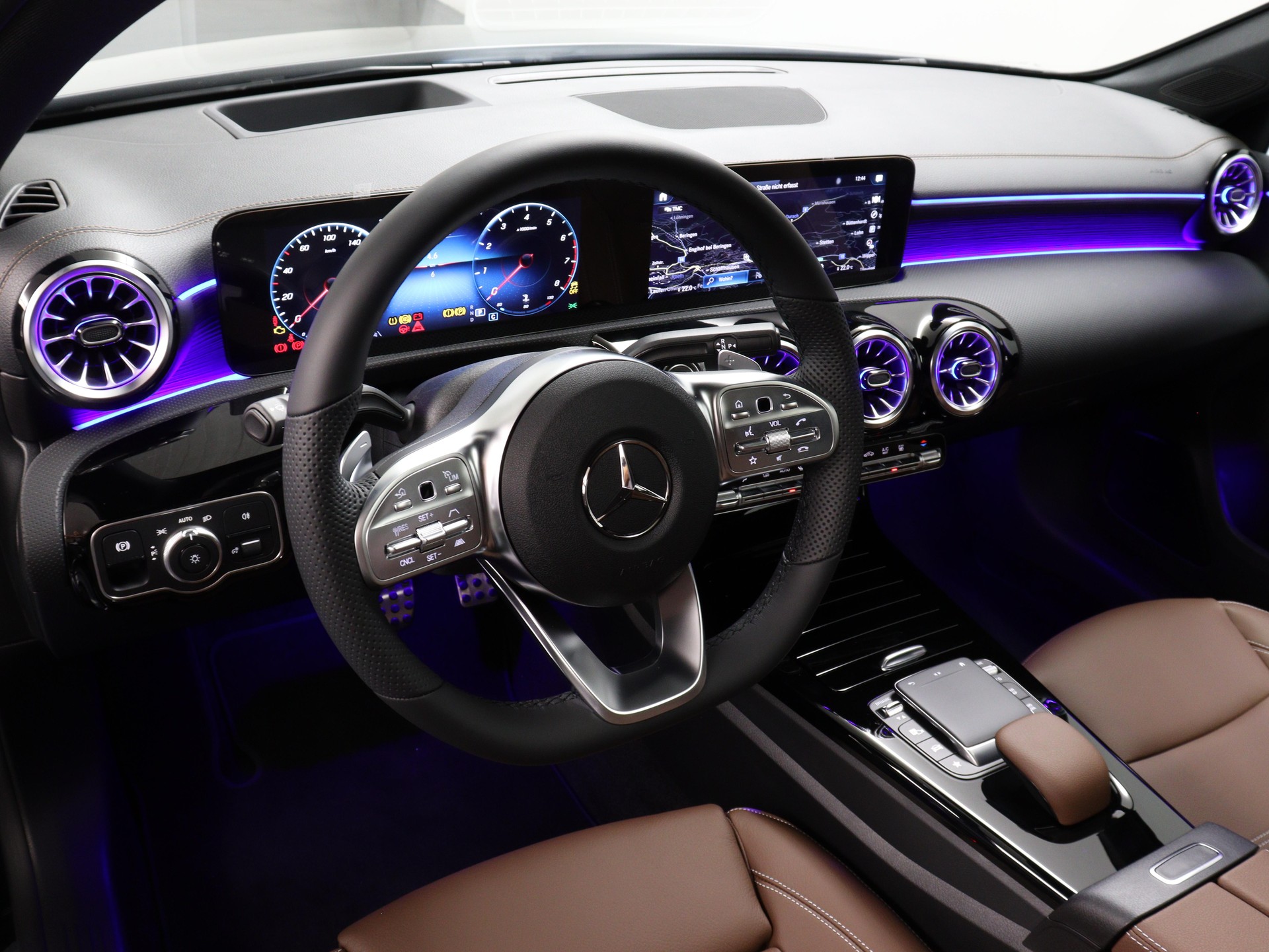MERCEDES-BENZ A 250 AMG Line 4m-image-6