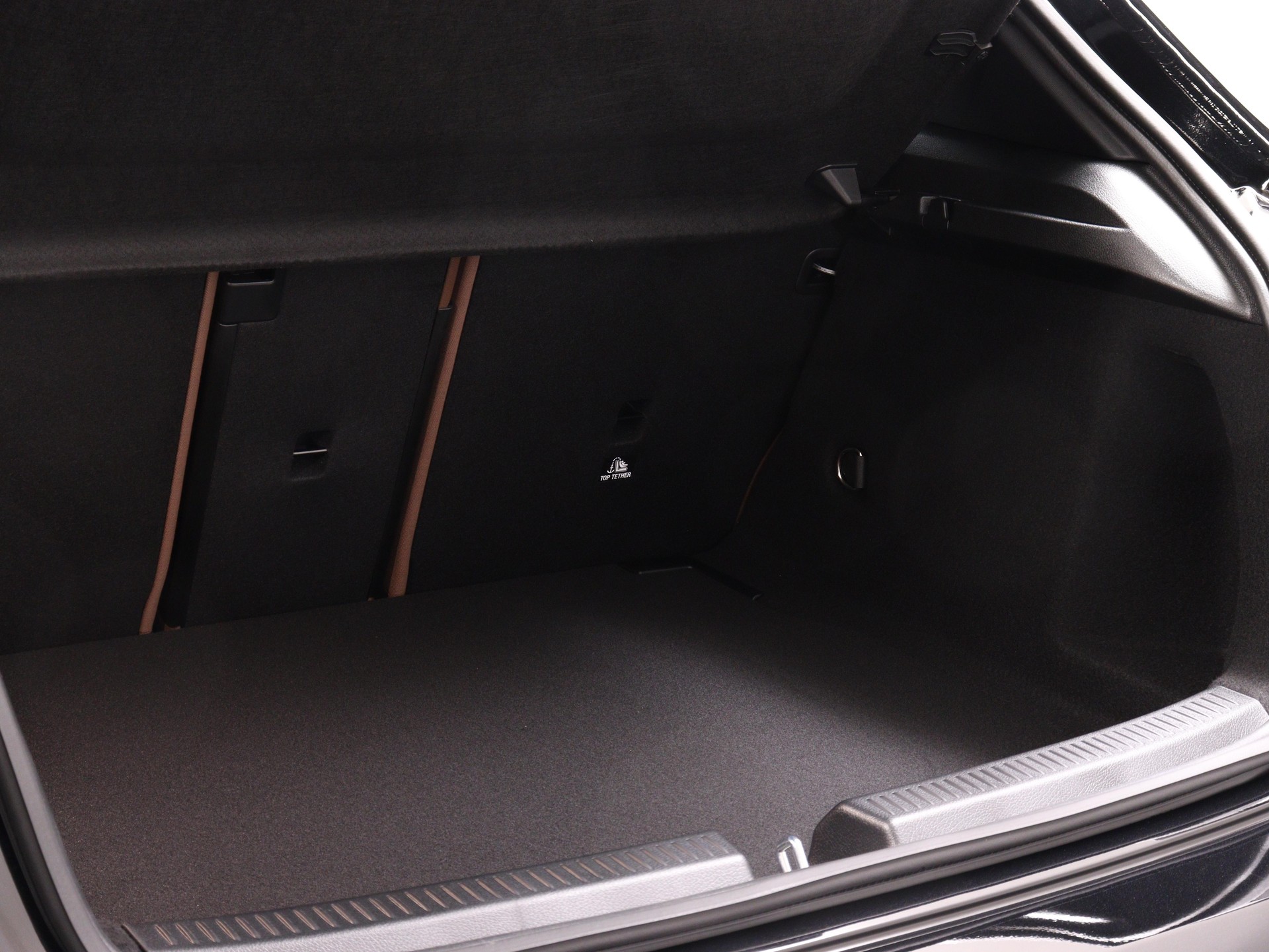 MERCEDES-BENZ A 250 AMG Line 4m-image-11
