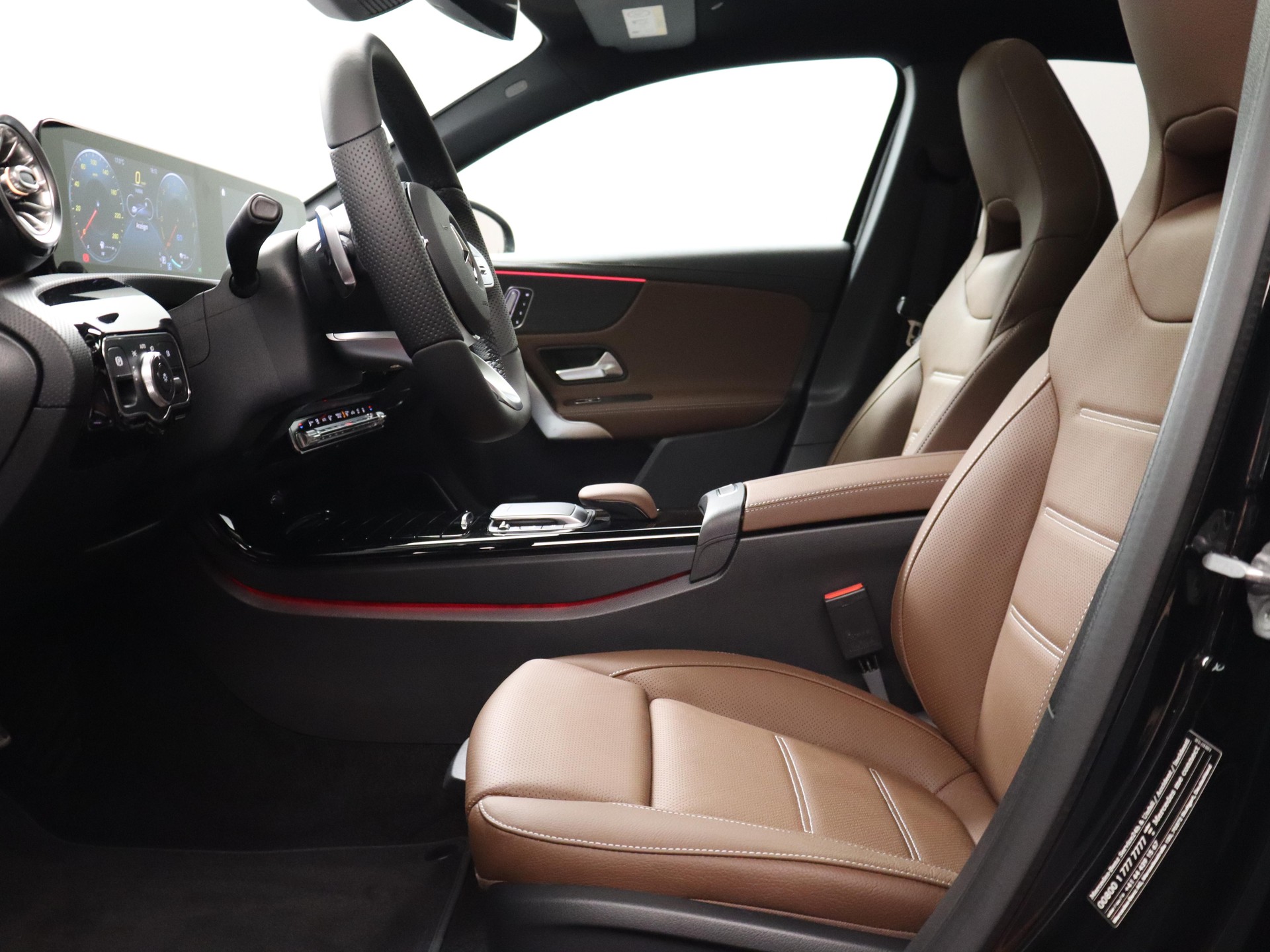 MERCEDES-BENZ A 250 AMG Line 4m-image-7