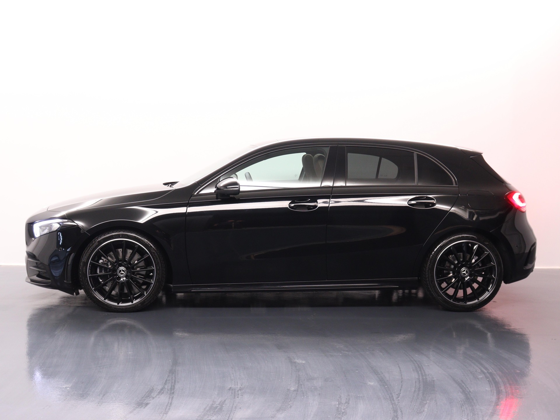 MERCEDES-BENZ A 250 AMG Line 4m-image-2