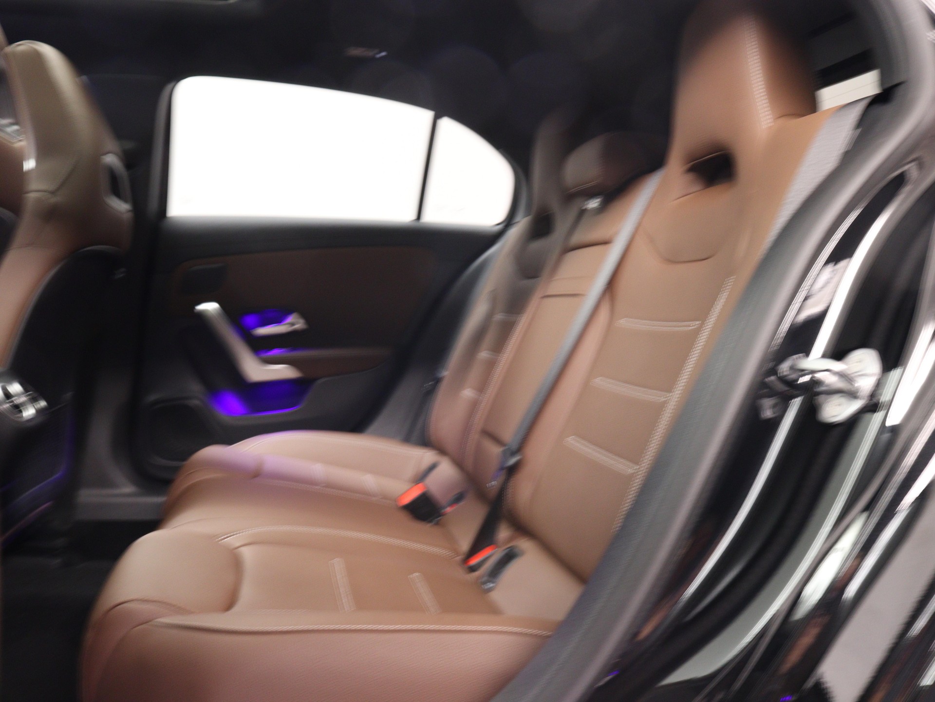 MERCEDES-BENZ A 250 AMG Line 4m-image-8