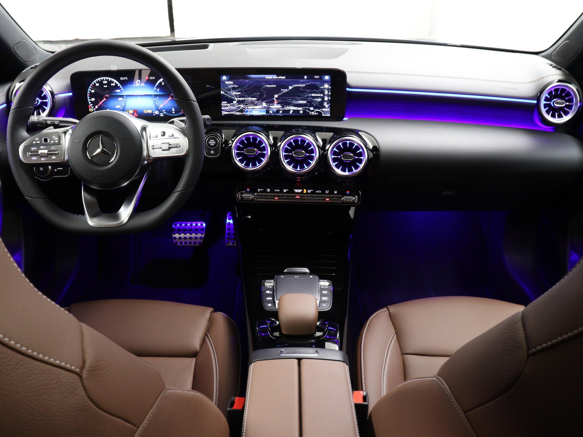 MERCEDES-BENZ A 250 AMG Line 4m-image-3