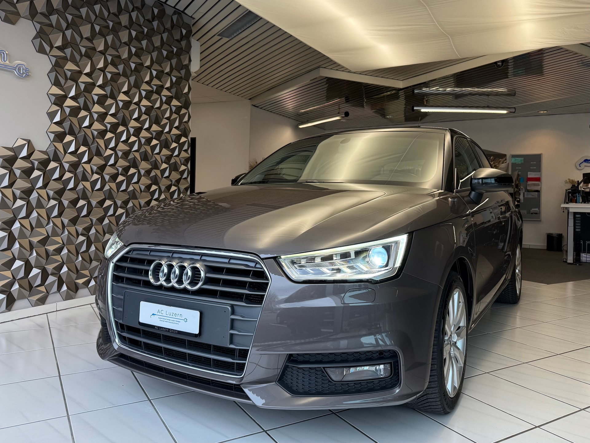 AUDI A1 Sportback 1.0 TFSI Sport-image-0