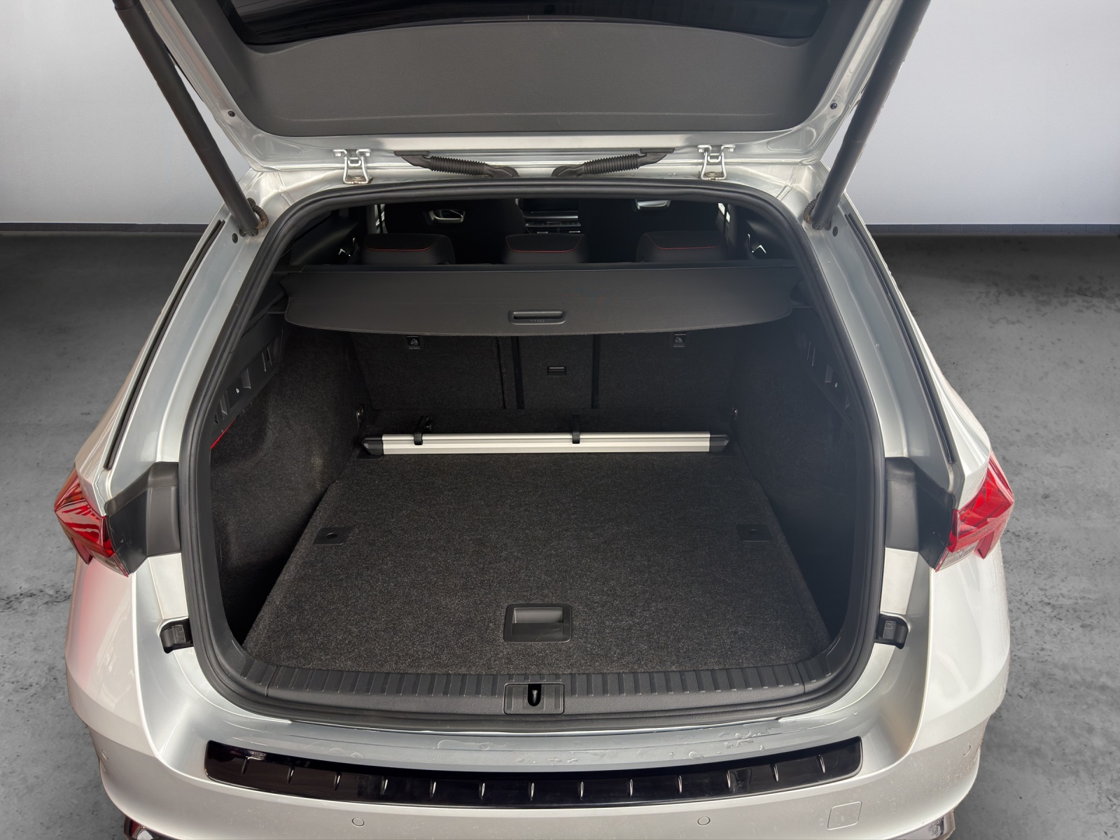 SKODA Octavia Combi 2.0 TSI DSG RS-image-11