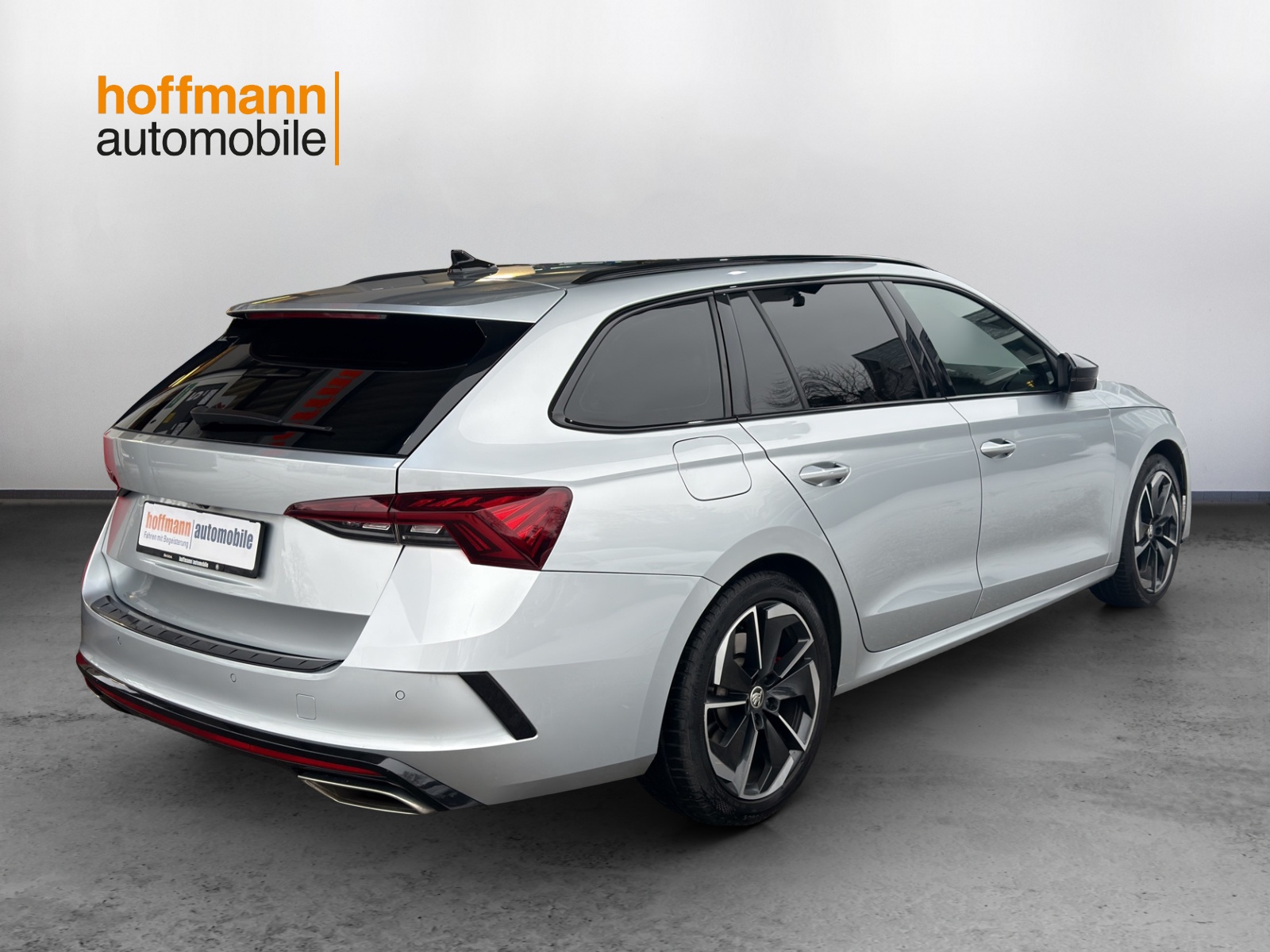 SKODA Octavia Combi 2.0 TSI DSG RS-image-3