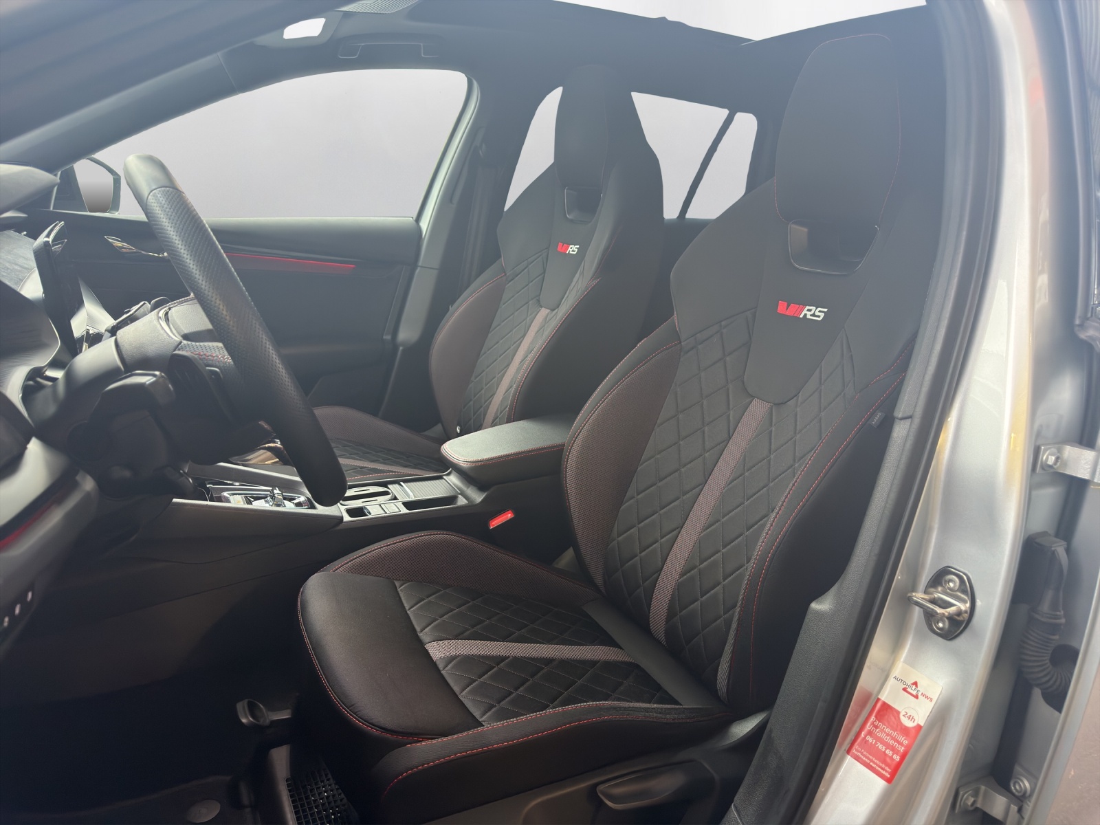 SKODA Octavia Combi 2.0 TSI DSG RS-image-9