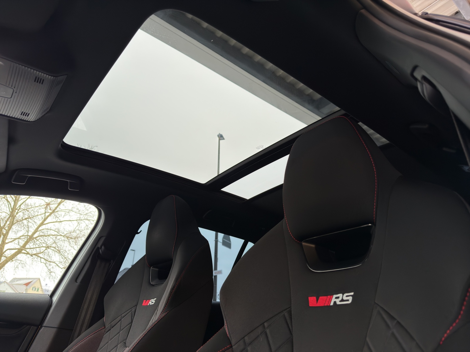 SKODA Octavia Combi 2.0 TSI DSG RS-image-14